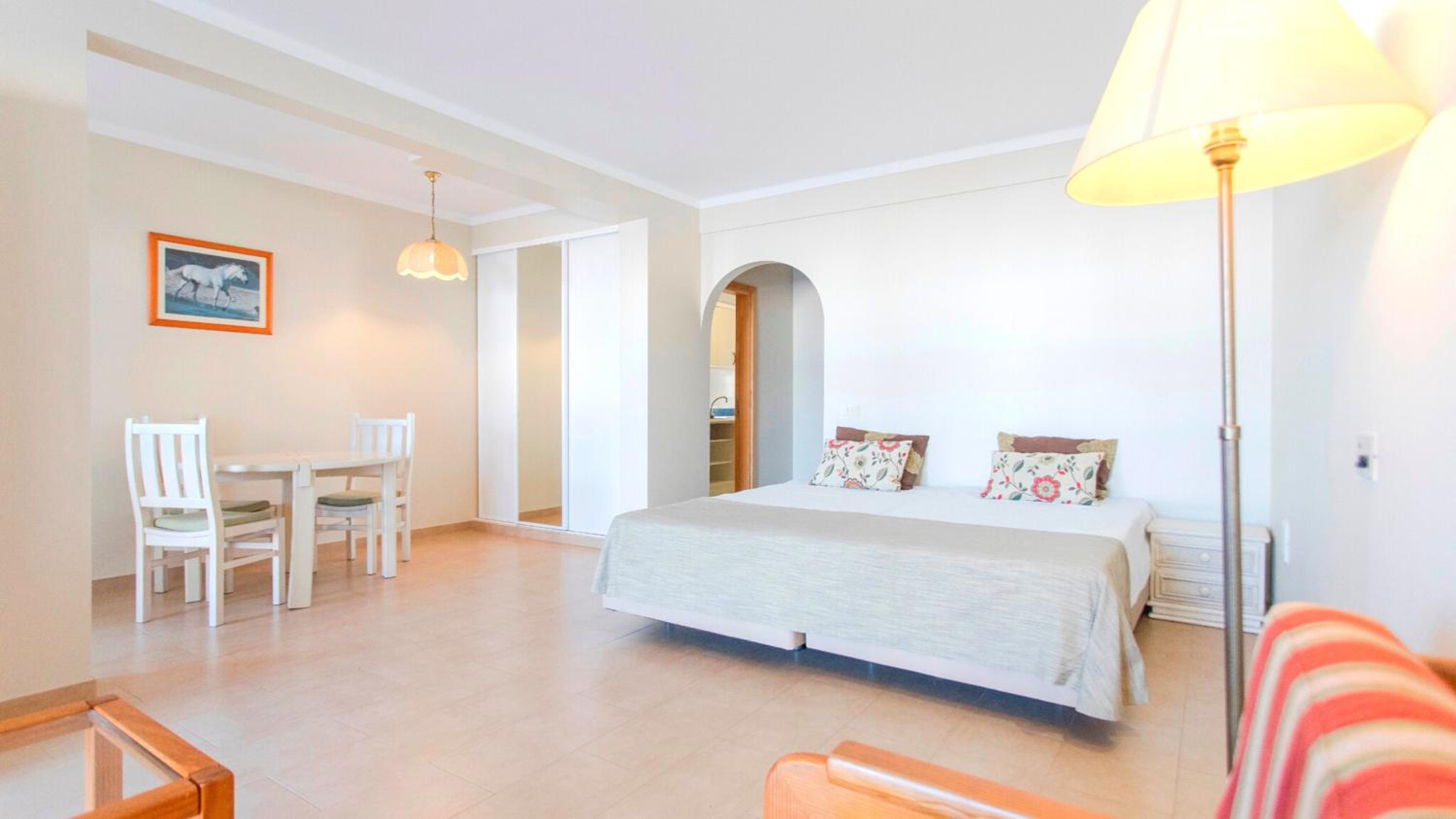 Studio Apartment - Photo 1