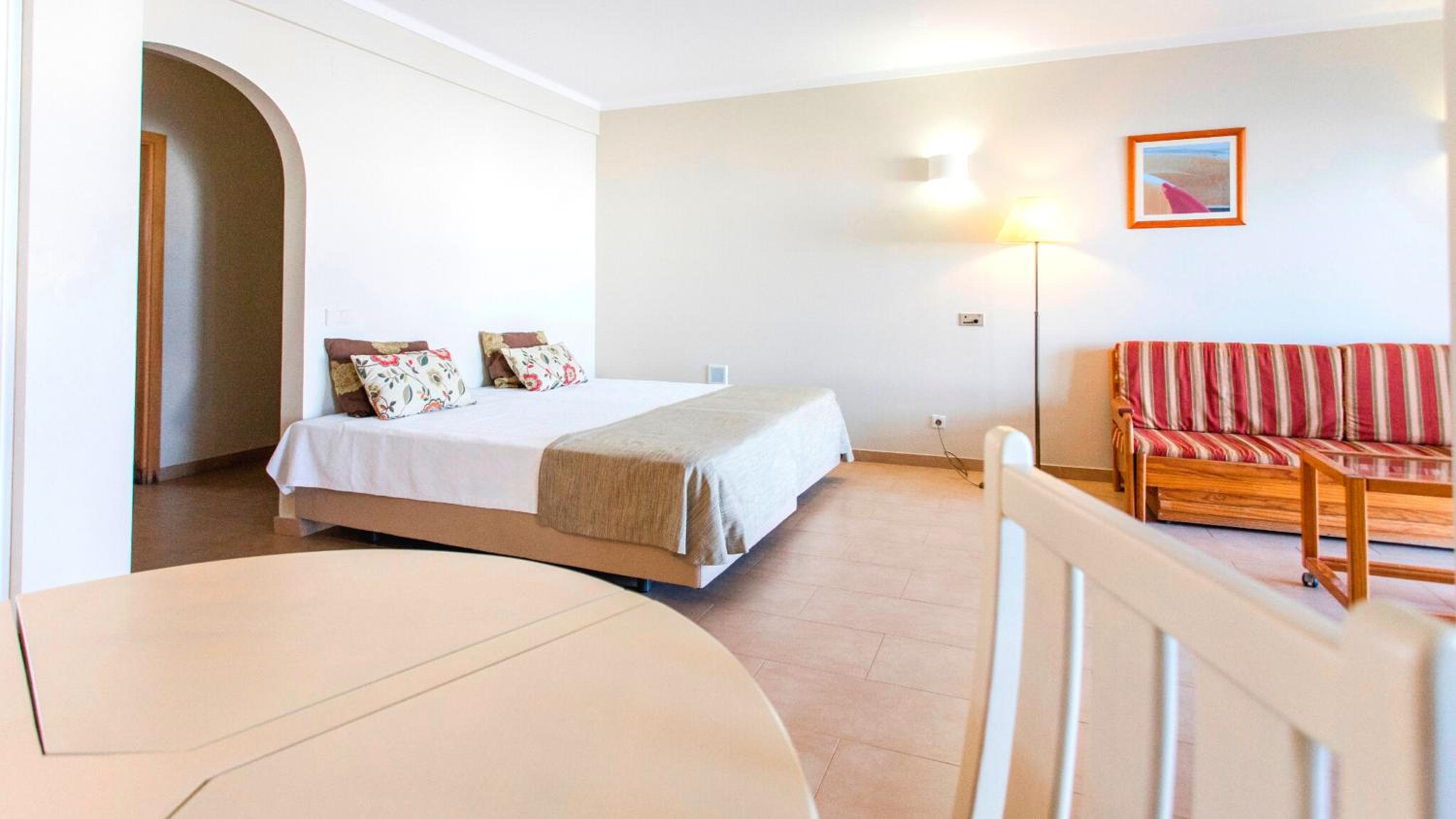 Studio Apartment - Photo 2