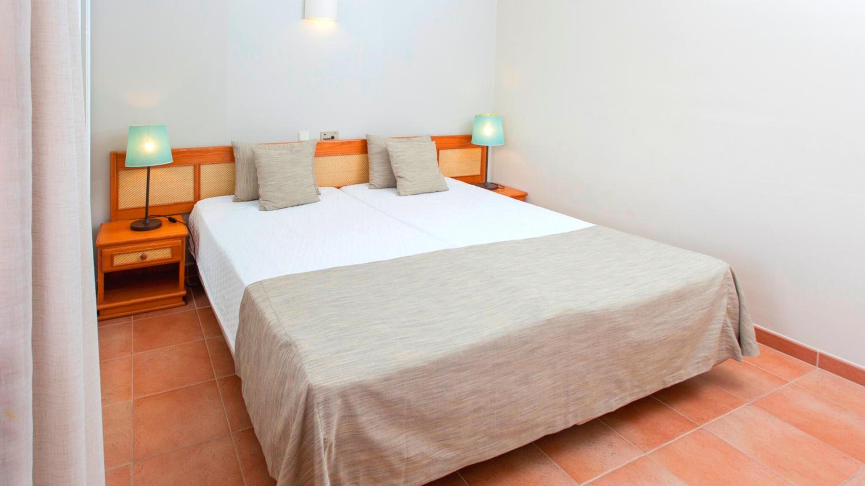 One-Bedroom Apartment with Sea View - Photo 4