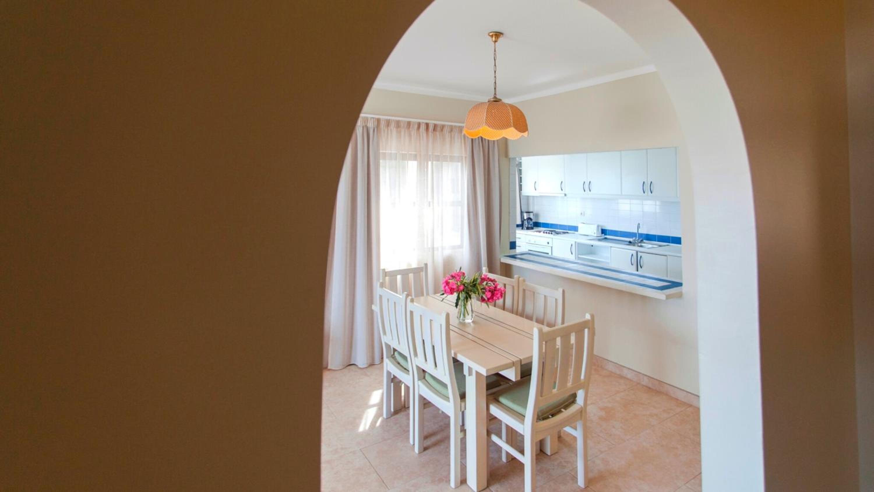 One-Bedroom Apartment with Sea View - Photo 6