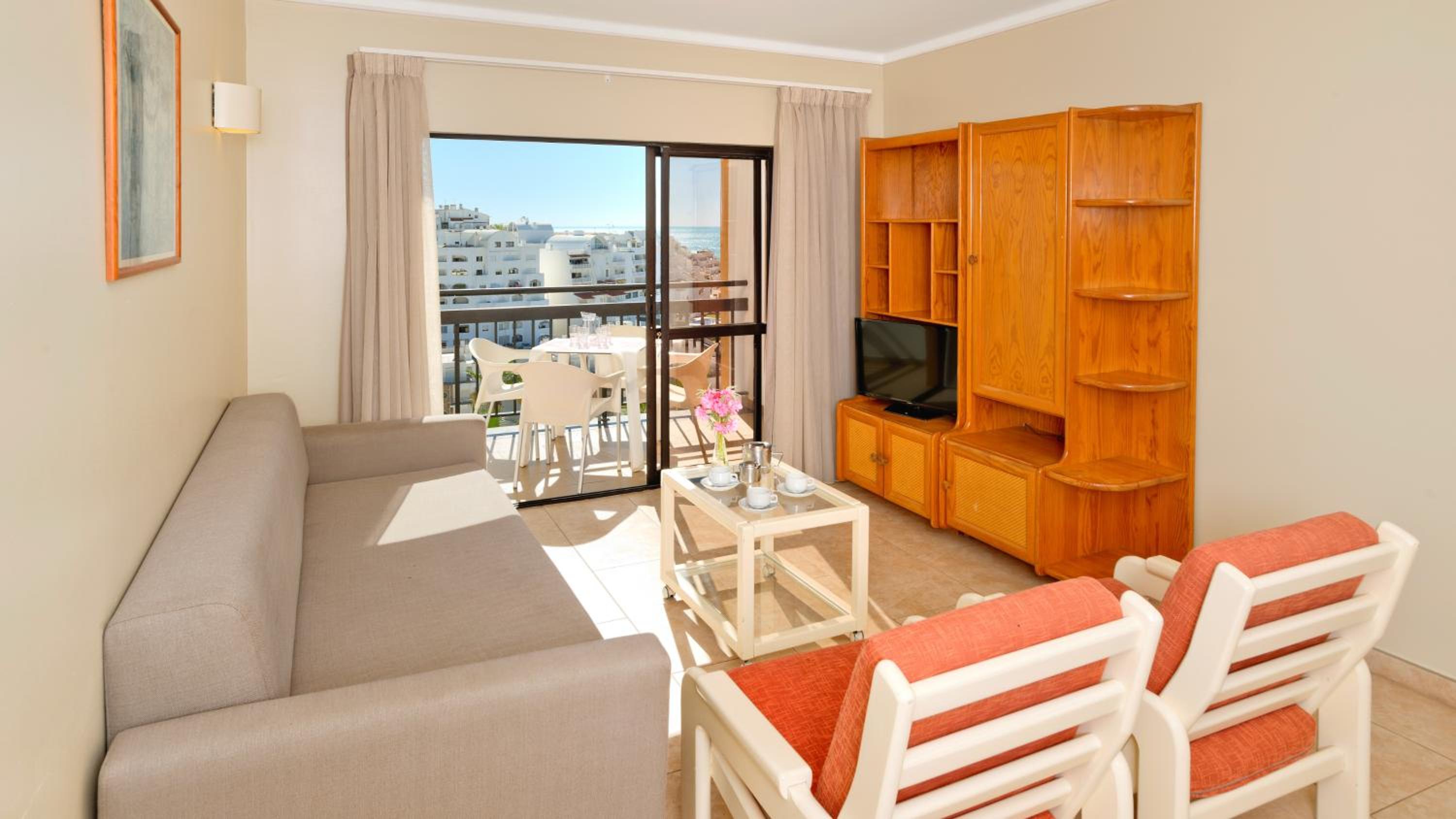One-Bedroom Apartment with Sea View - Photo 3