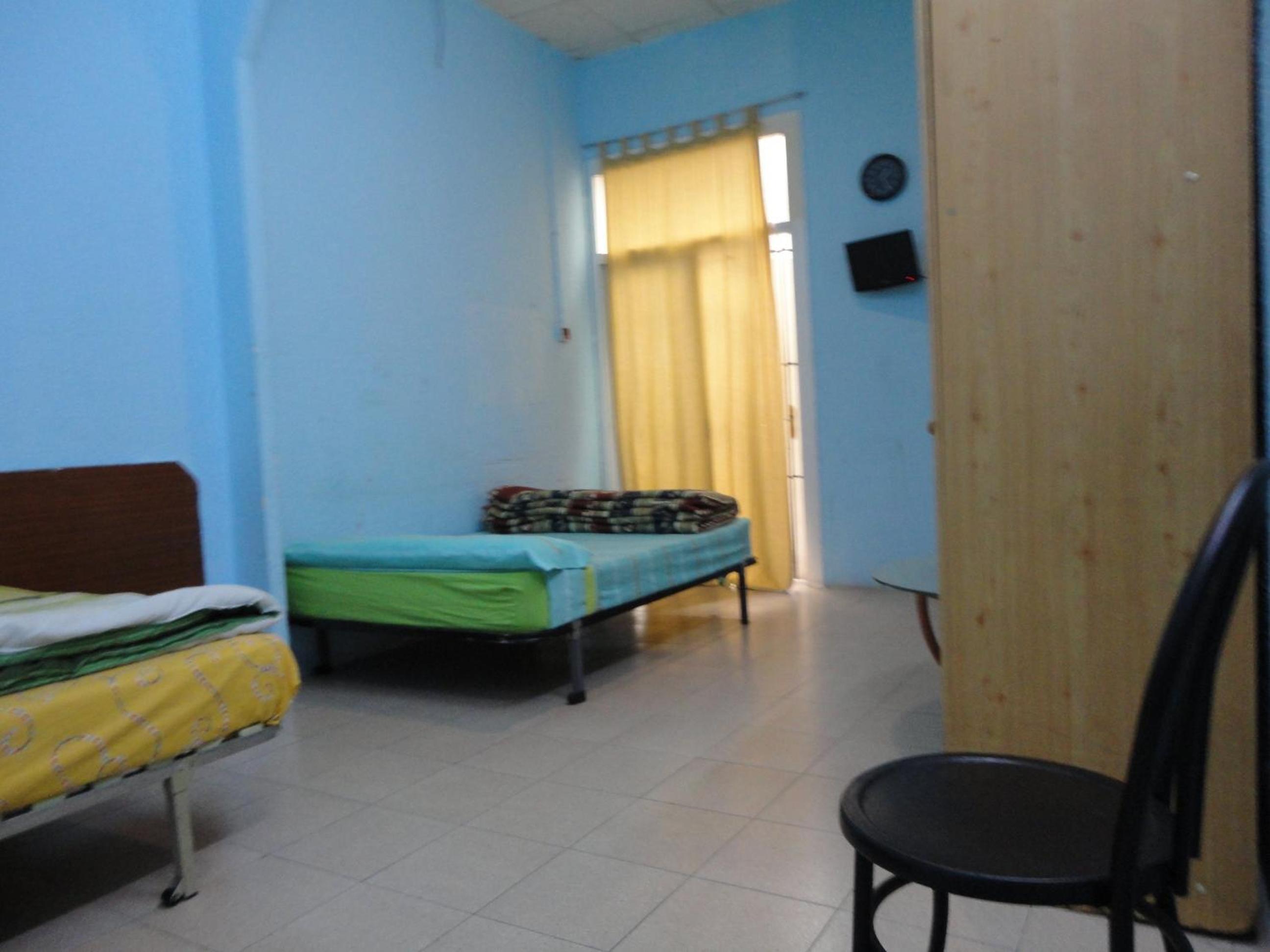 Habitación Triple con Baño Compartido