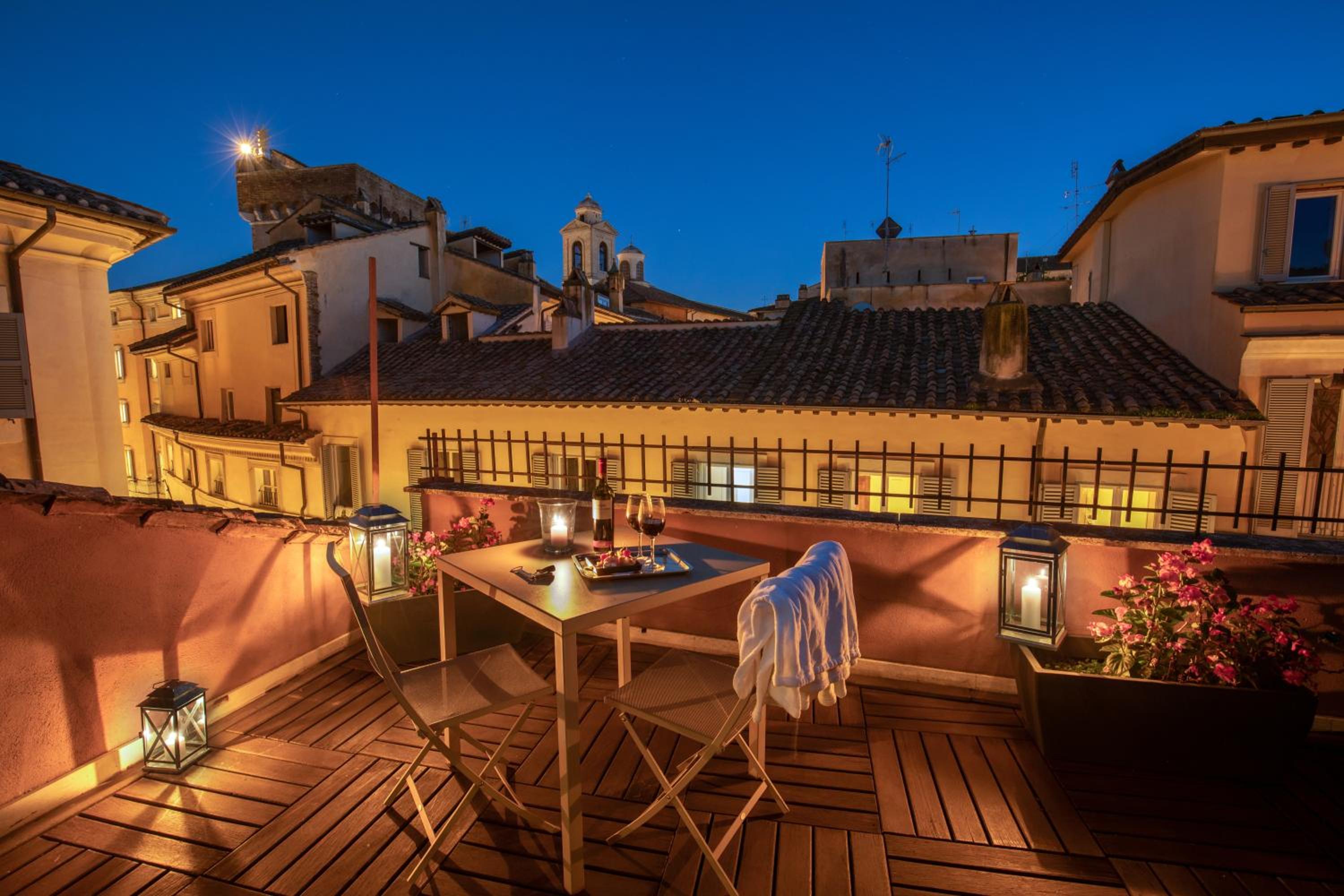 Deluxe Double Room with Terrace and City View photo 2