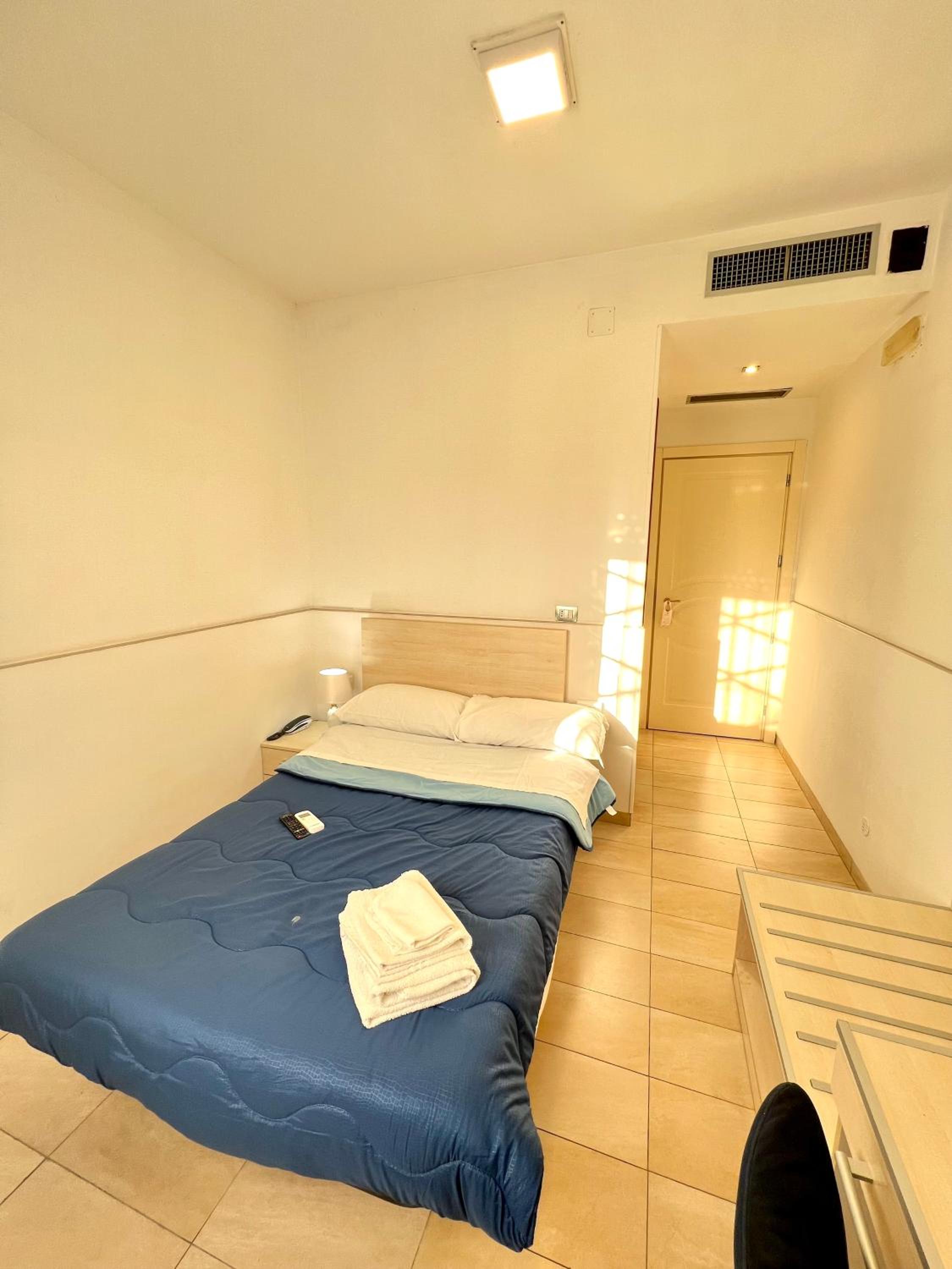 Economy Double Room photo 3