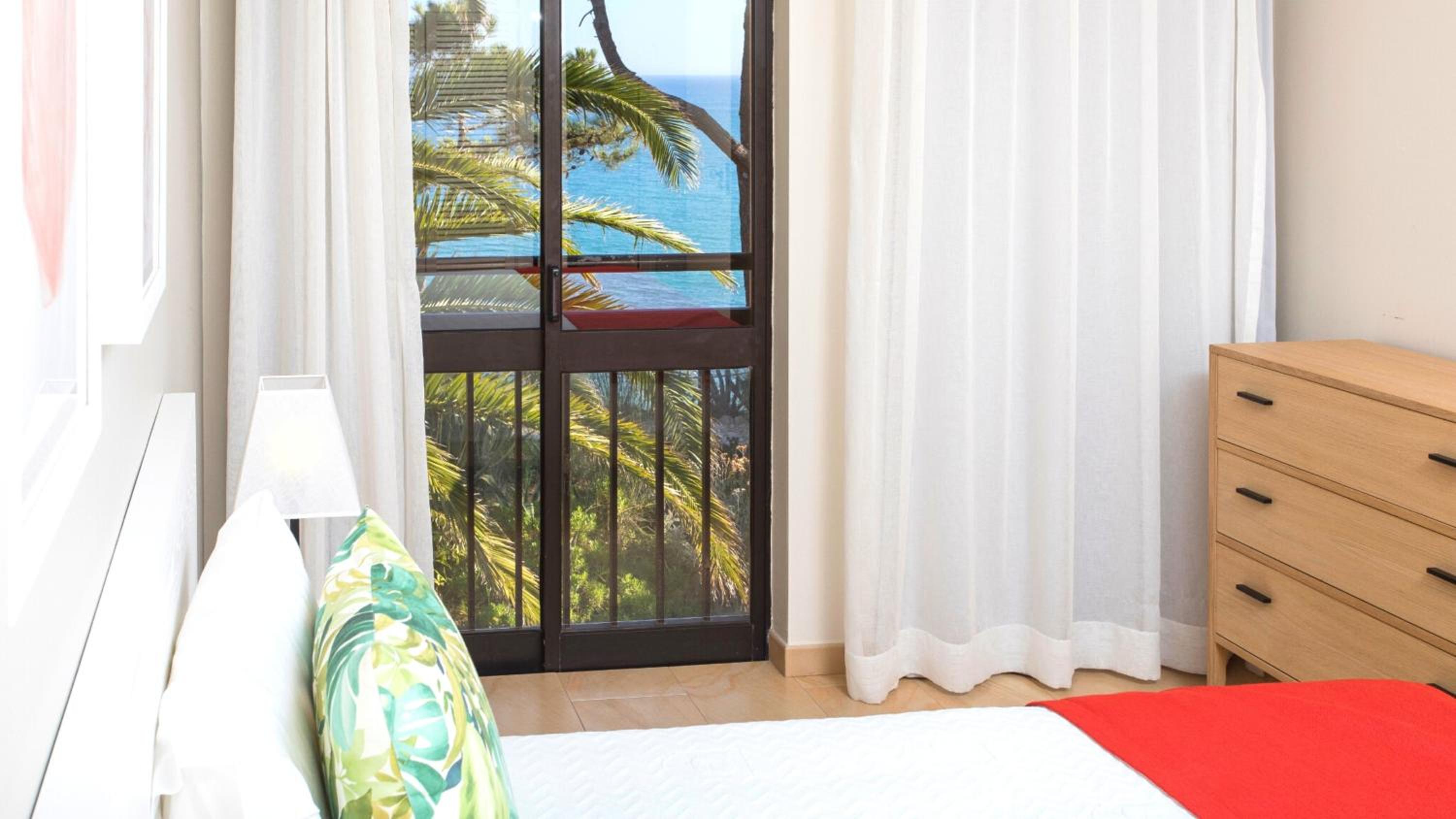 One-Bedroom Apartment with Sea View - Photo 3