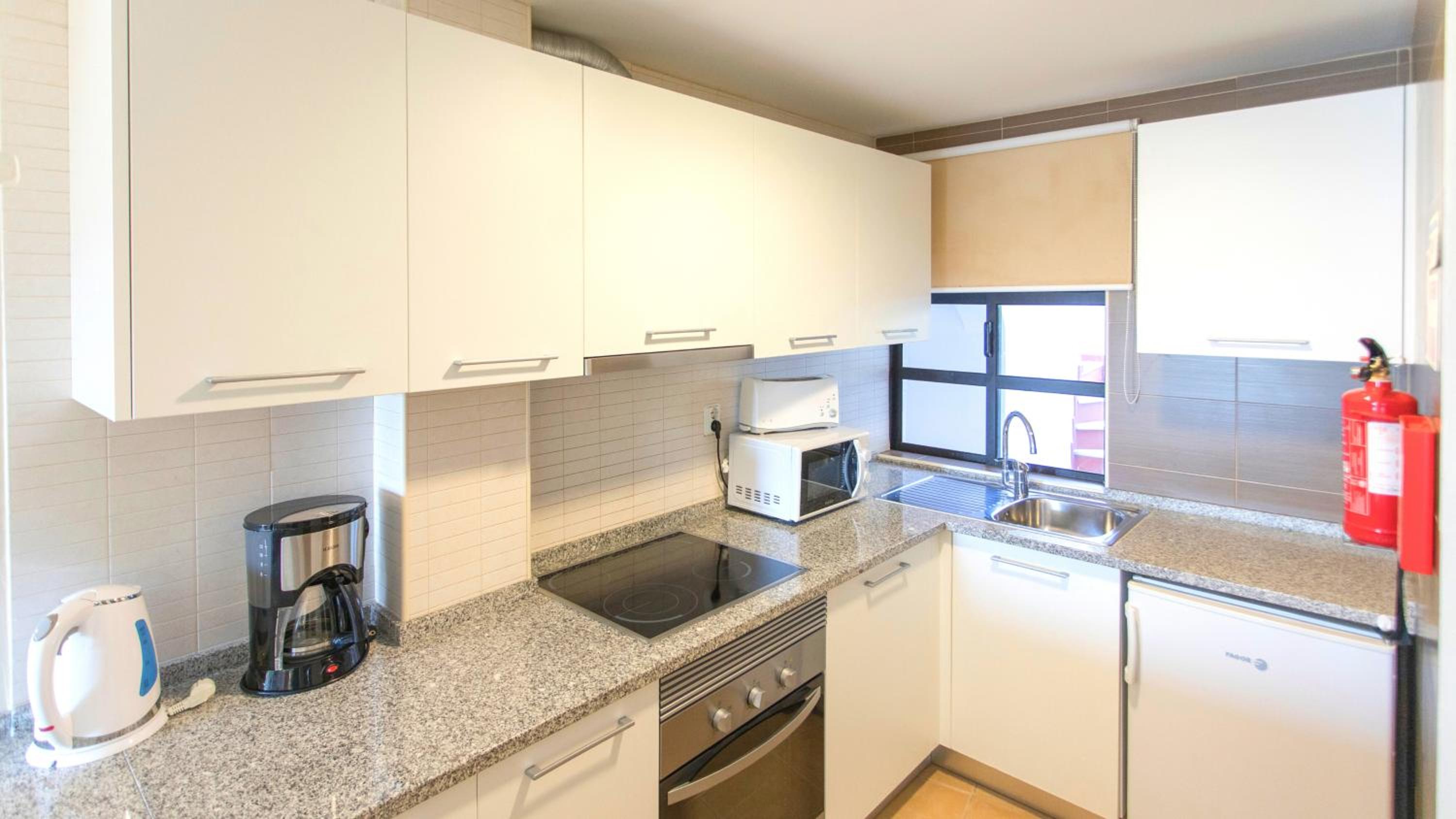 Two-Bedroom Apartment with Sea View - Photo 5
