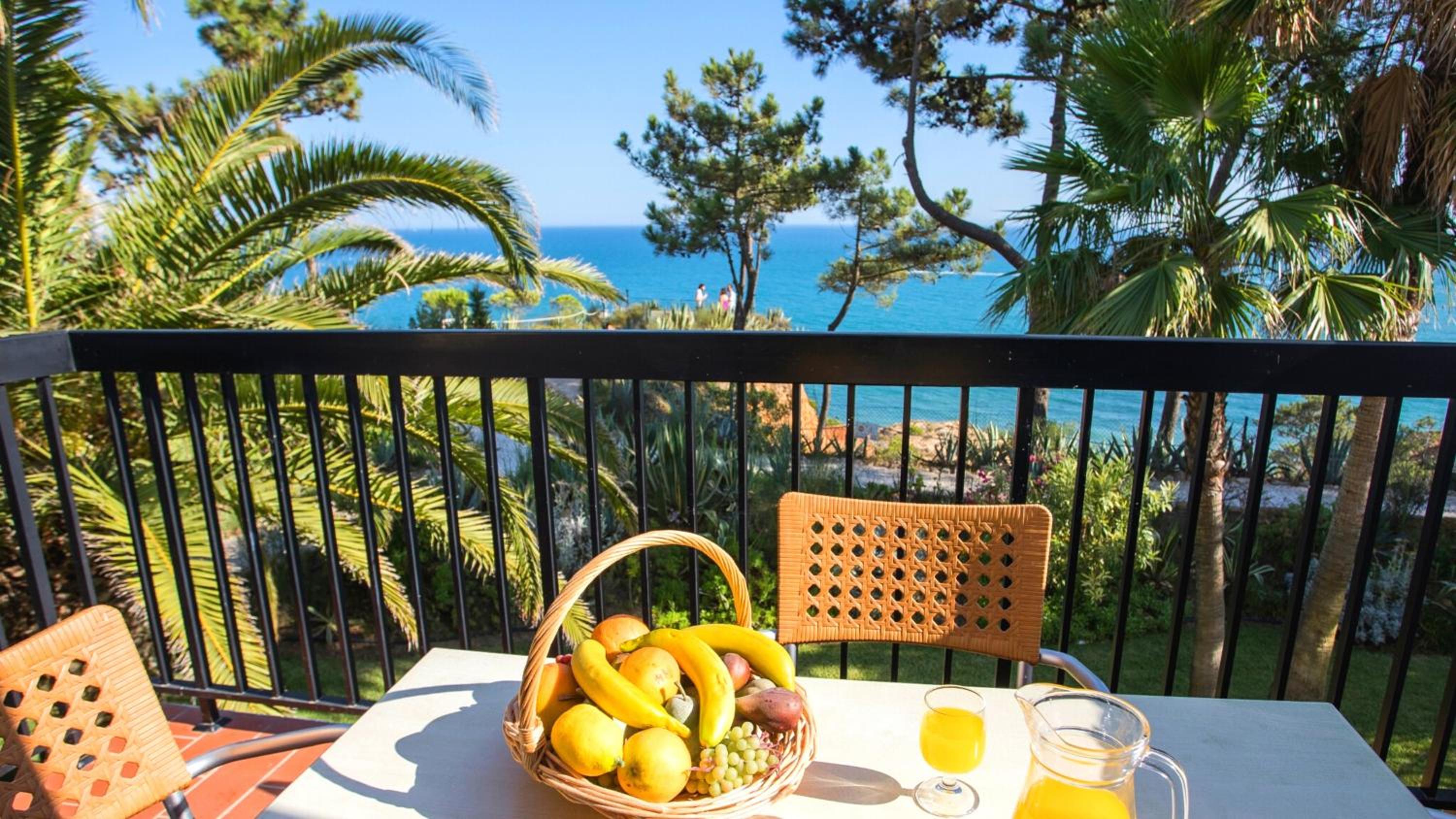 One-Bedroom Apartment with Sea View - Photo 4