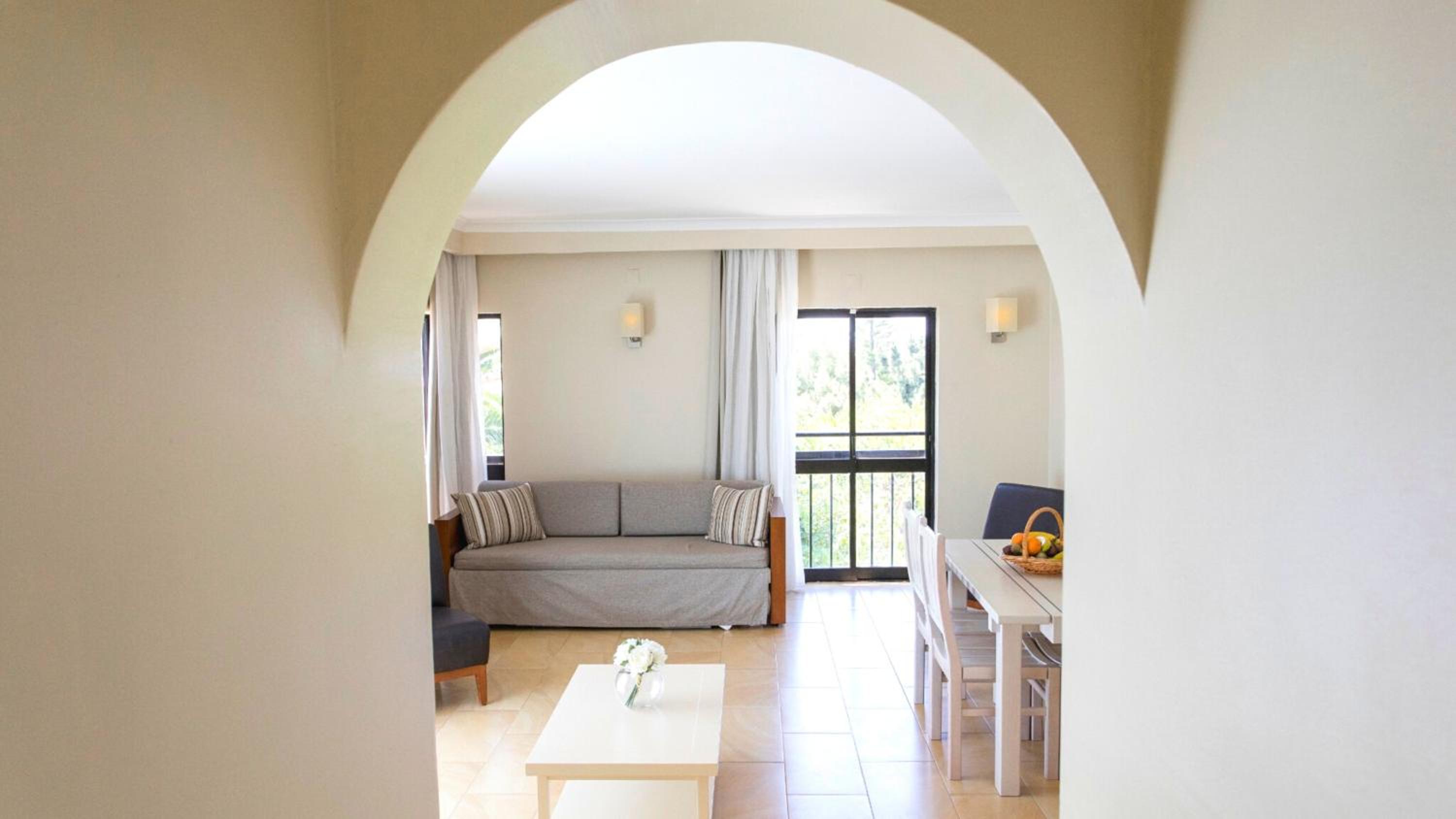 One-Bedroom Apartment with Garden View - Photo 3