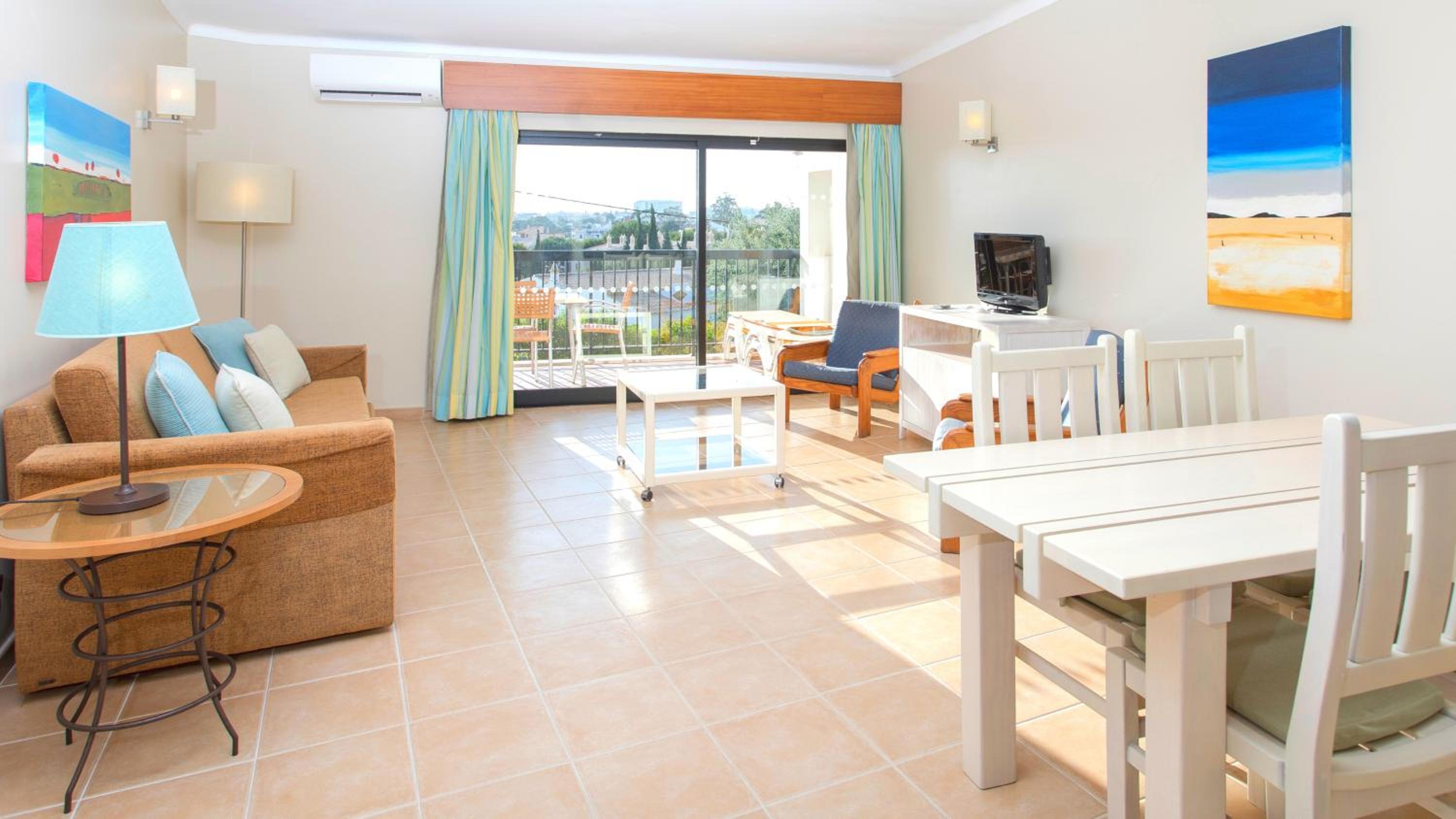 One-Bedroom Apartment with Garden View - Photo 2
