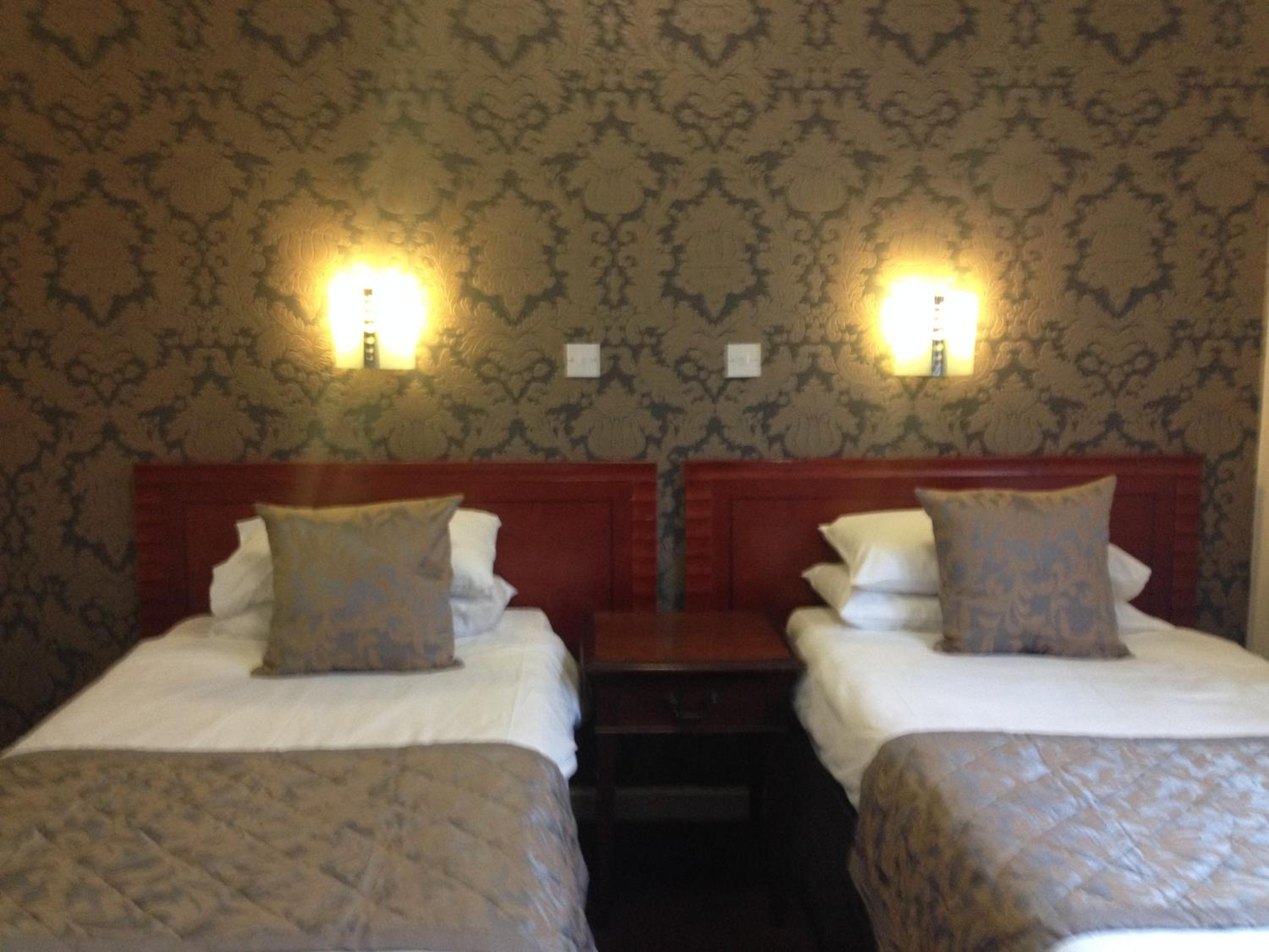 Standard Twin Room - Photo 3