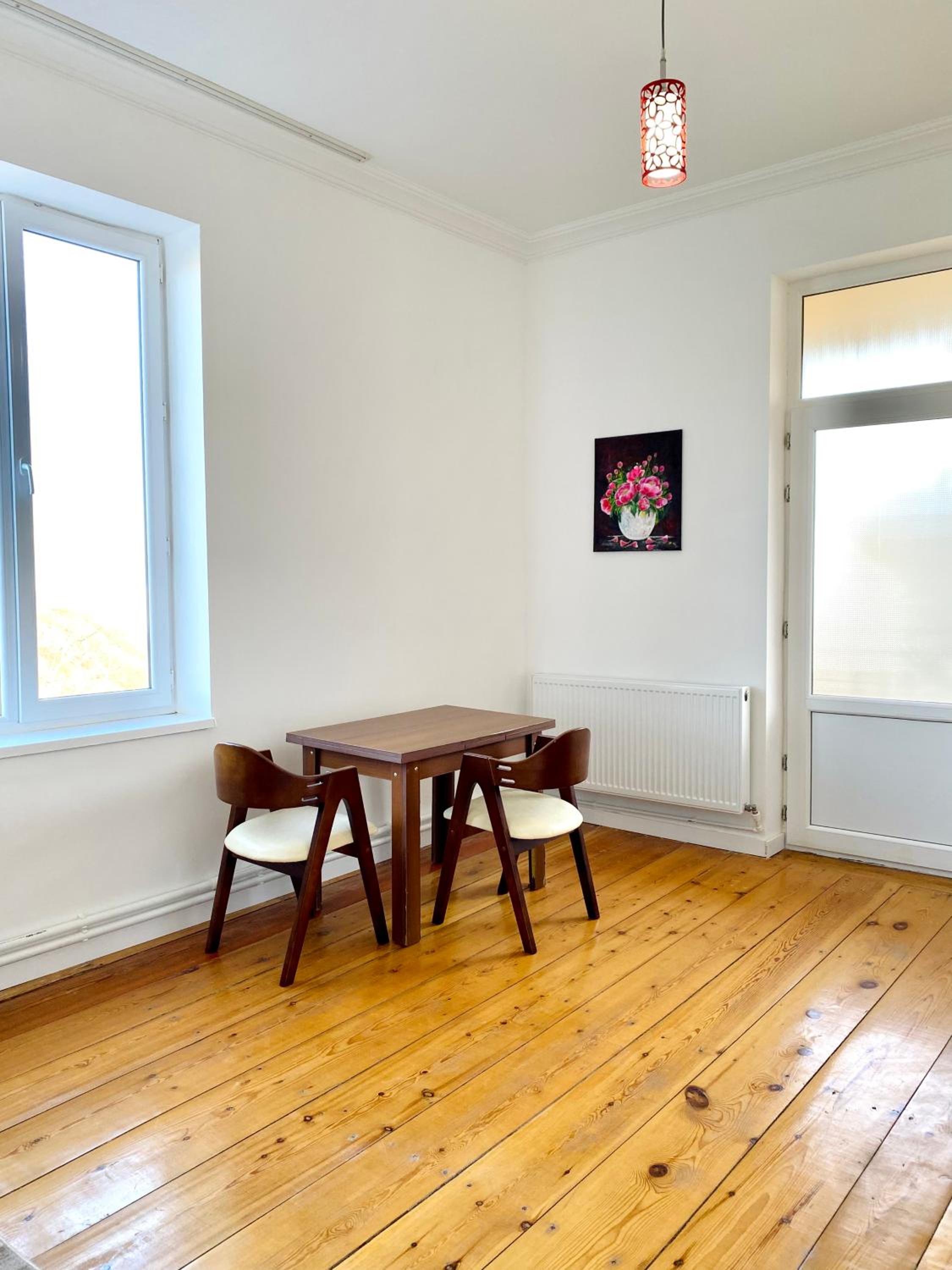 One-Bedroom Apartment - Photo 8
