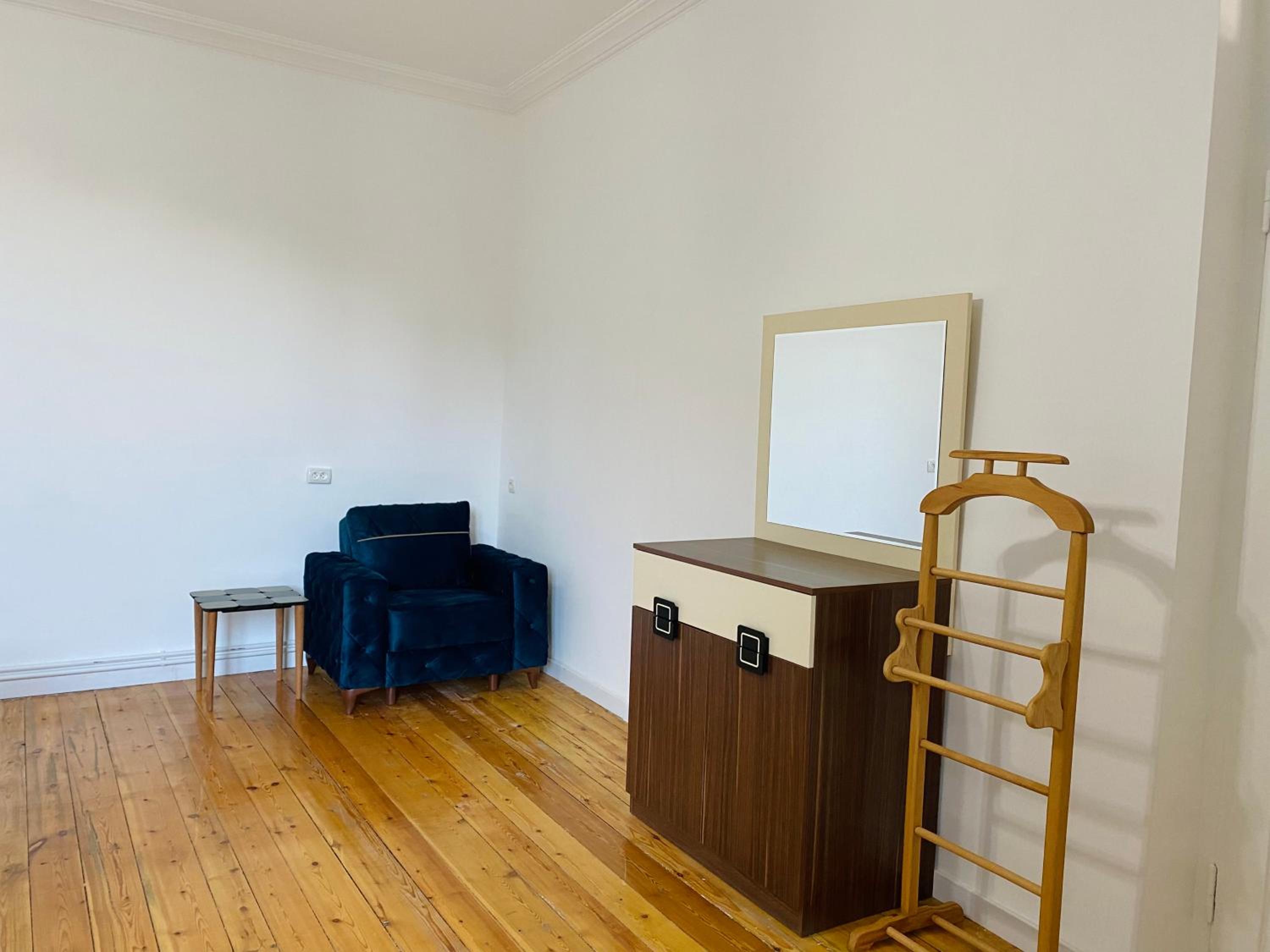 One-Bedroom Apartment - Photo 12