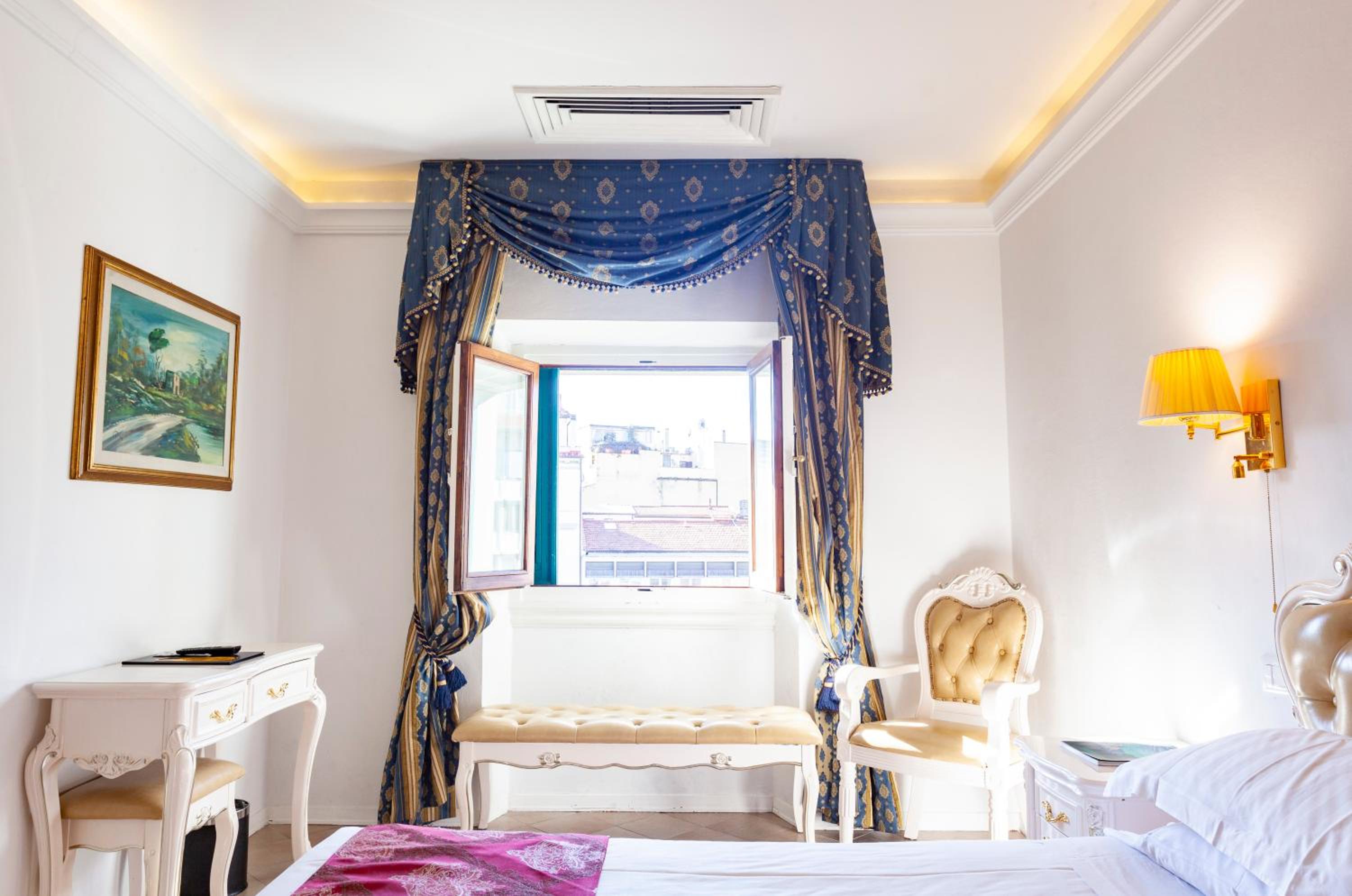 Classic Double or Twin Room - Photo 6