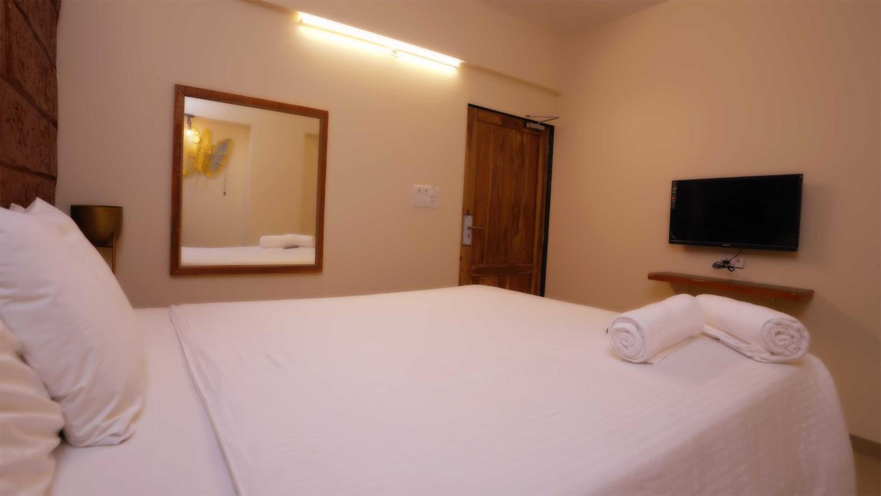 Budget Double Room photo 3