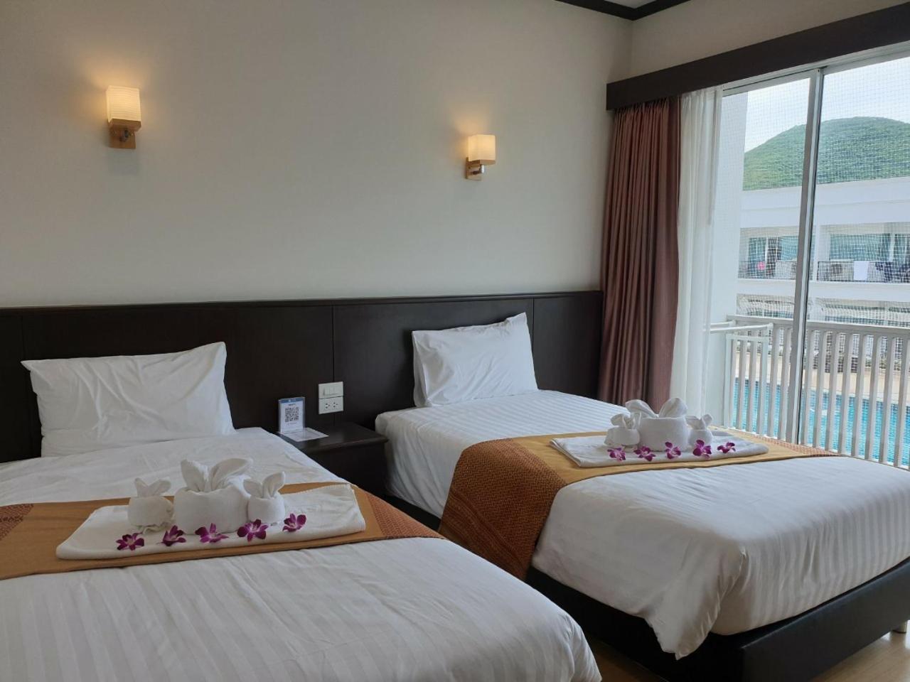 Double Room with Pool View - Photo 1