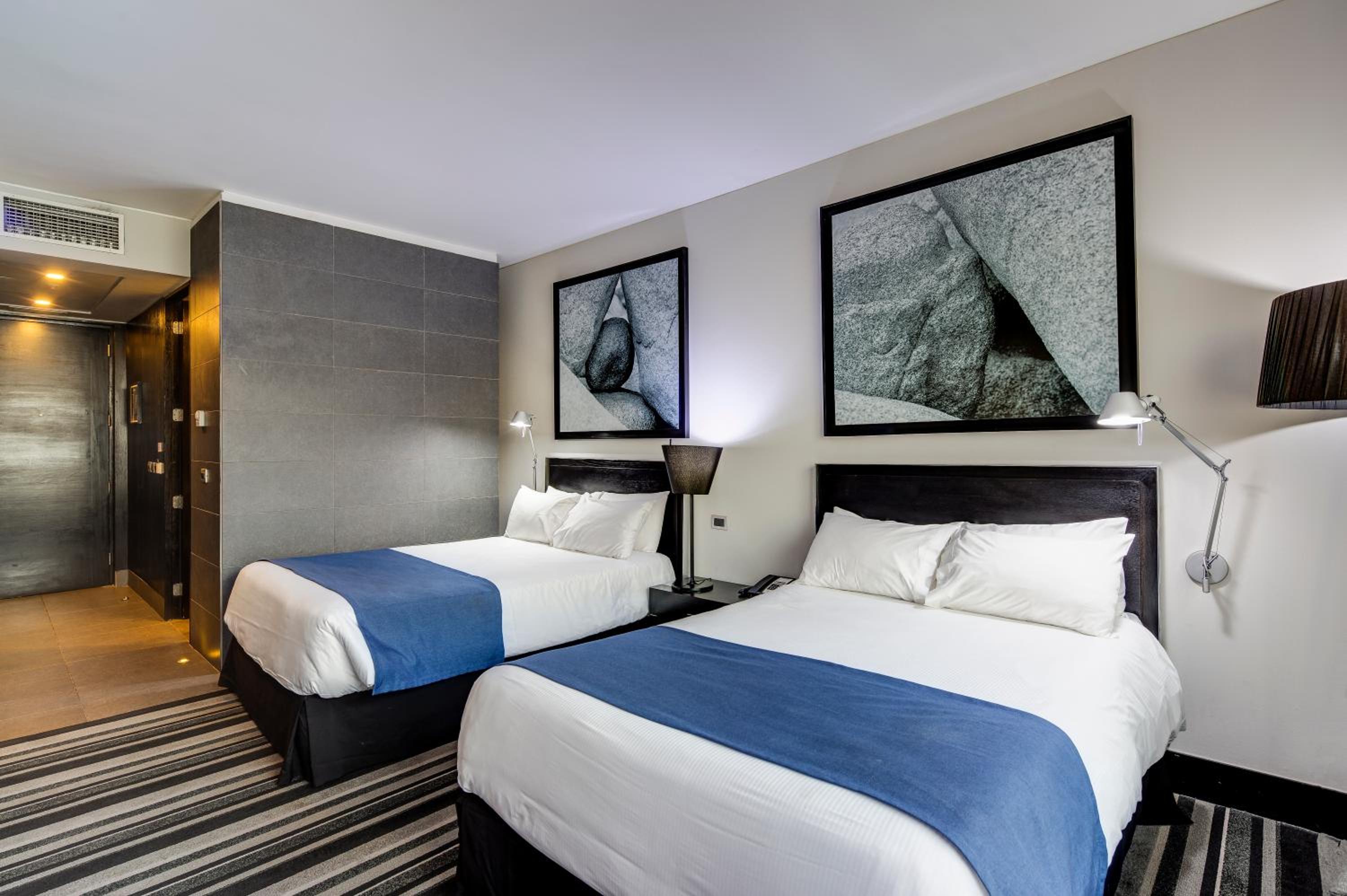 Double Room with Two Double Beds - Non-Smoking - Photo 3