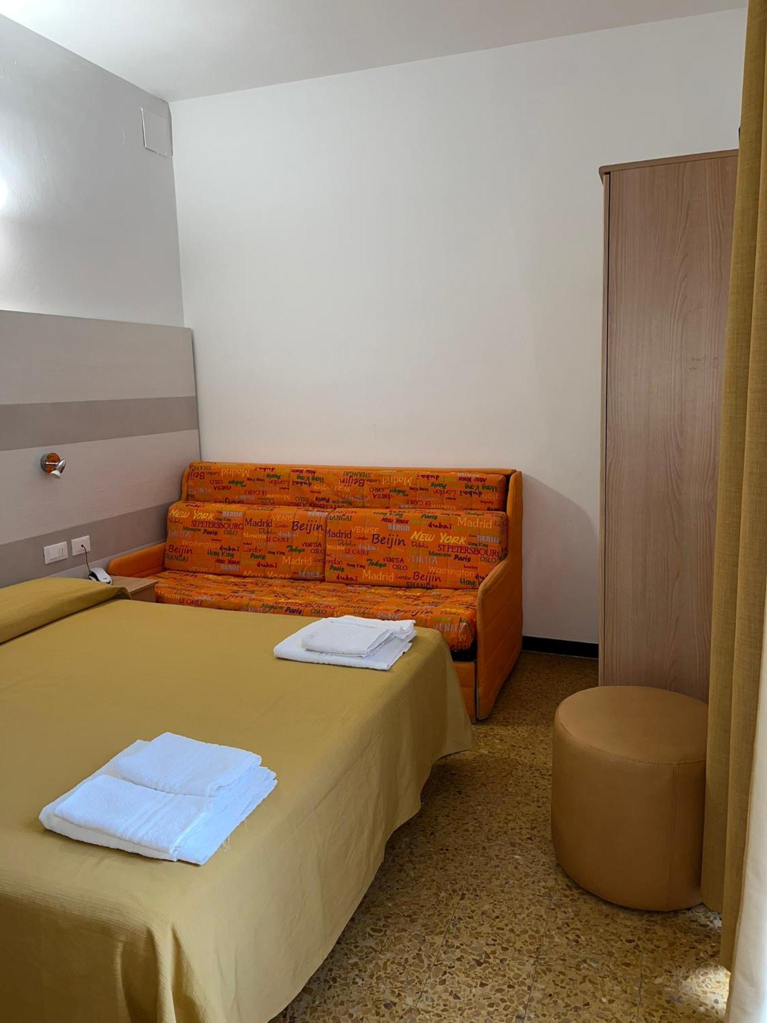 Quadruple Room with Bathroom photo 2