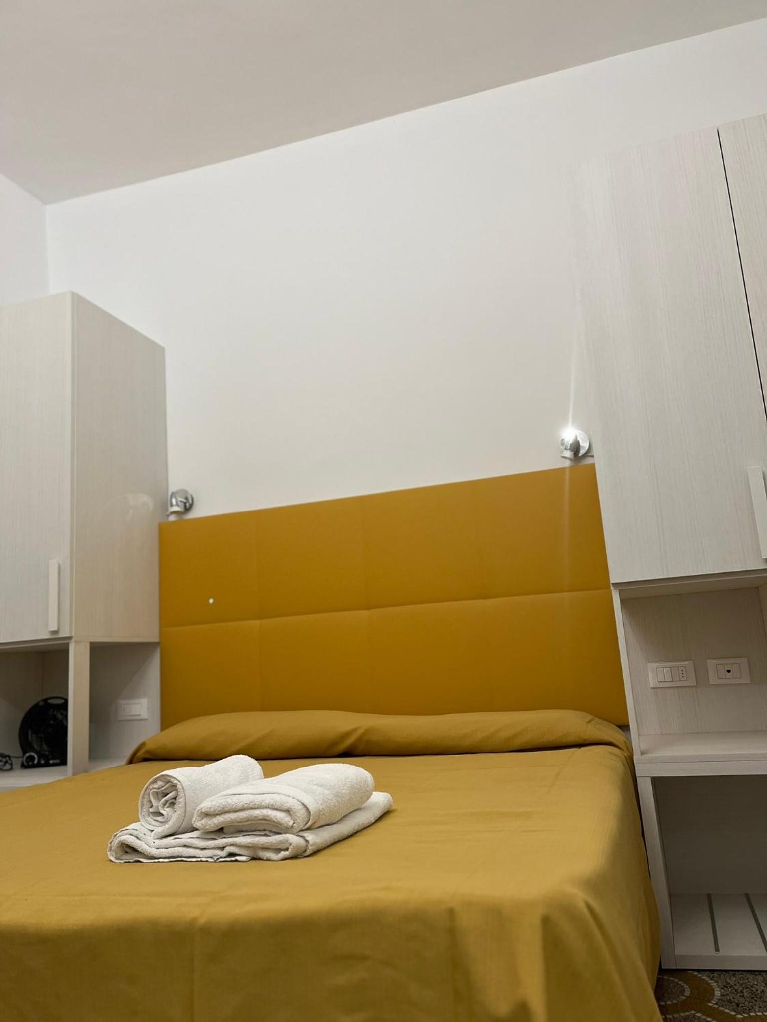 Double Room with Private Bathroom - Photo 3