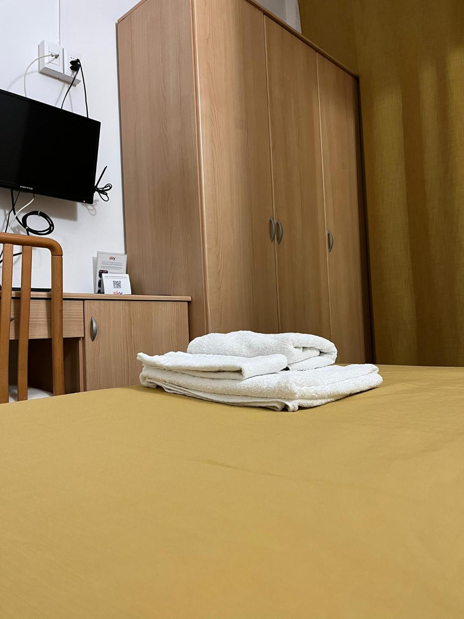 Single Room with Bathroom photo 3
