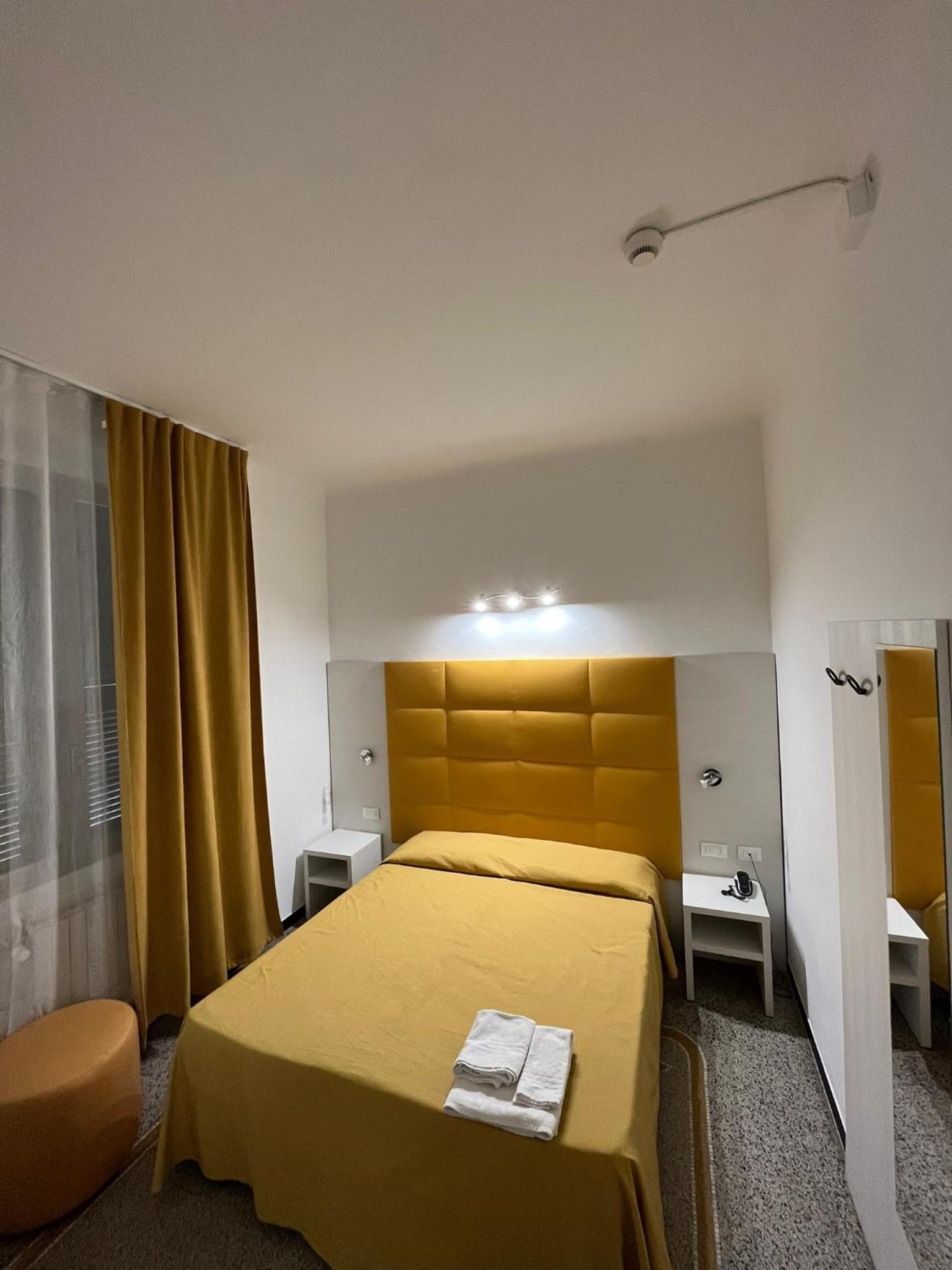 Double Room with Private Bathroom - Photo 1