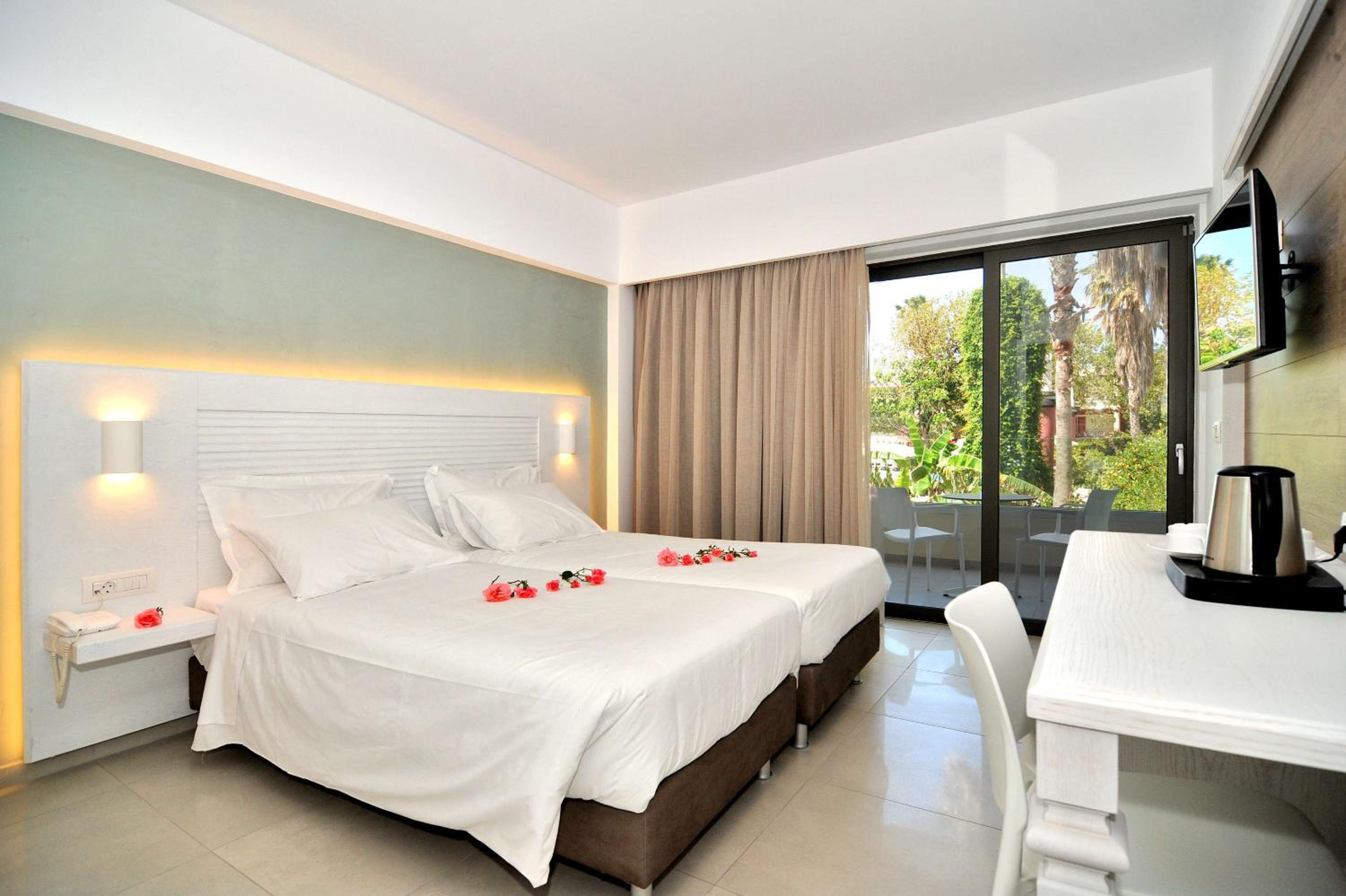 Deluxe Double Room with Garden View - Photo 3