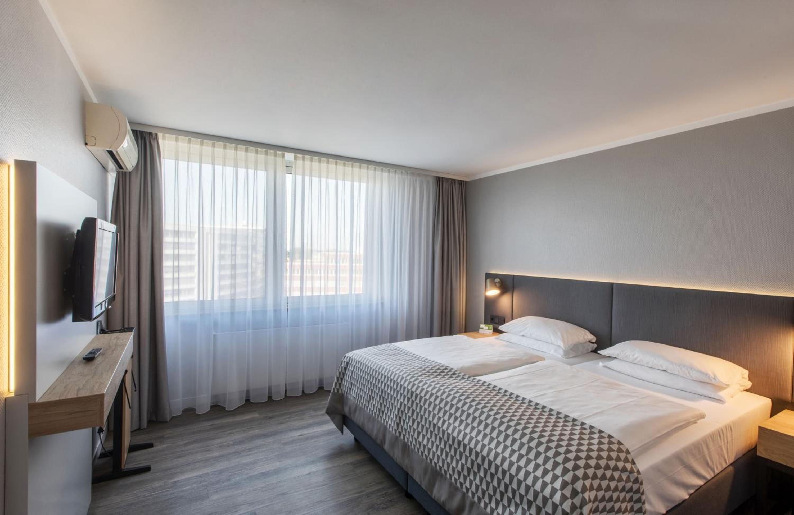 Deluxe Room - Photo 7