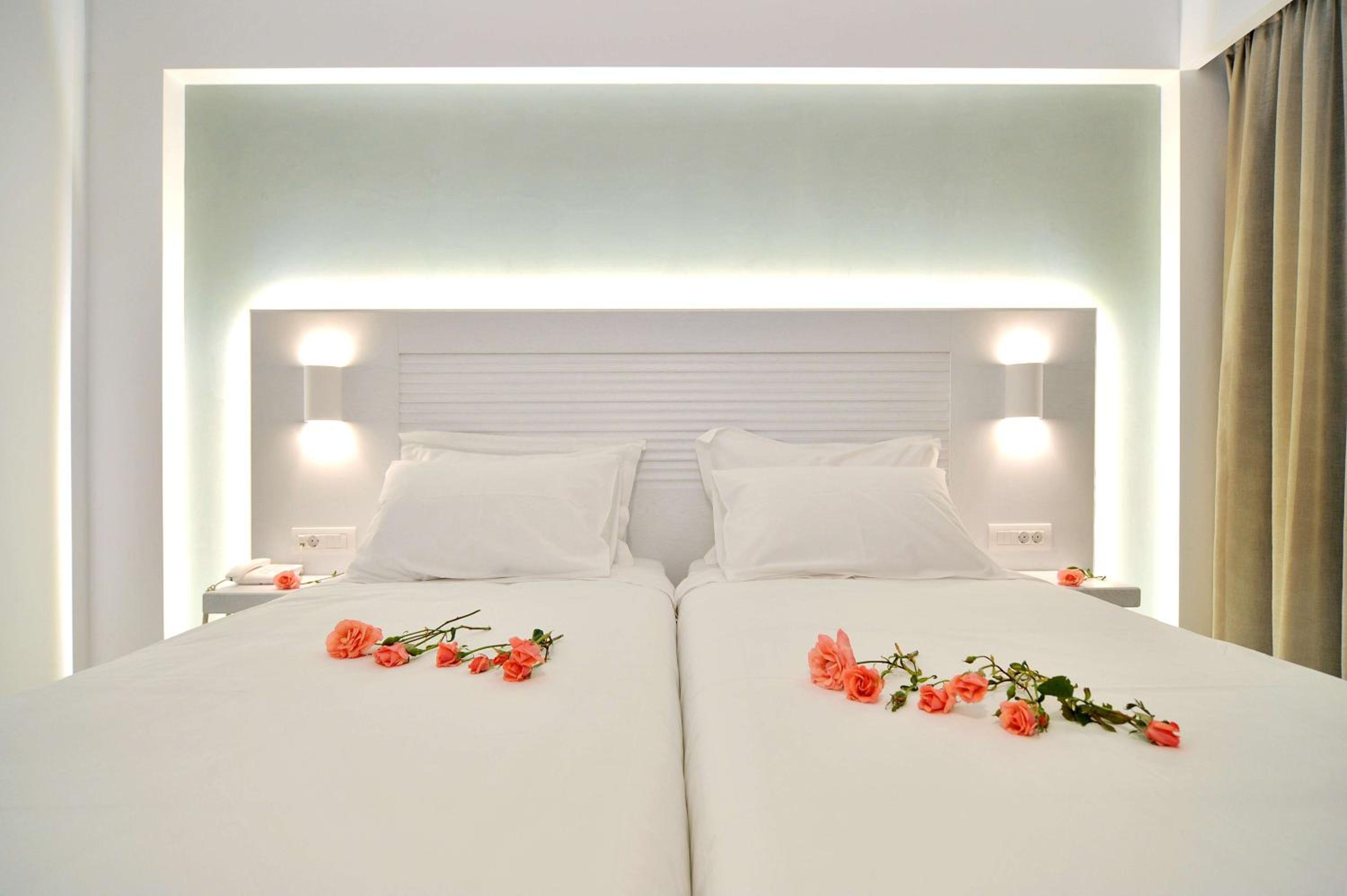 Deluxe Double Room with Garden View - Photo 4