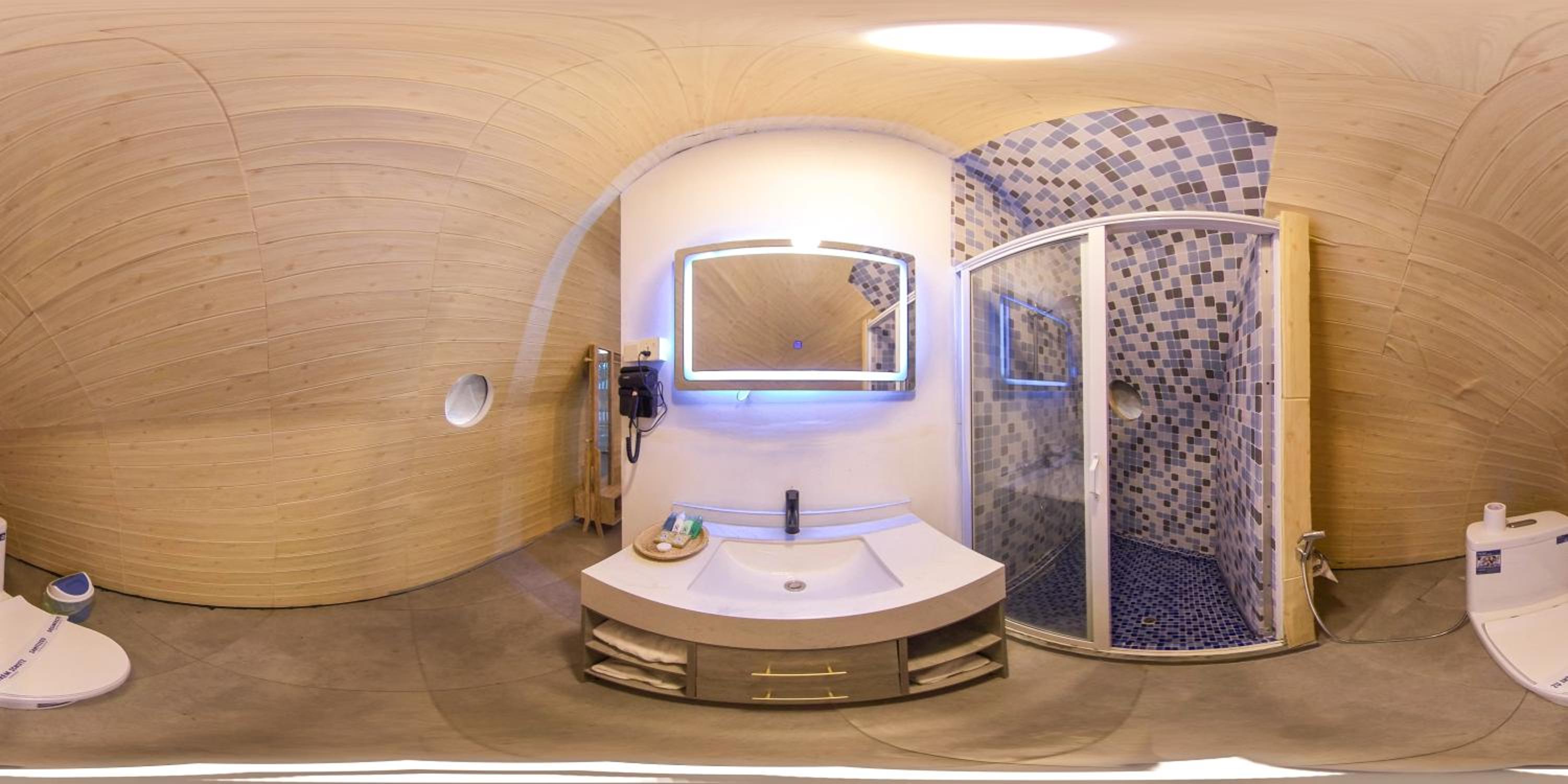 Deluxe Double Room - Photo 9