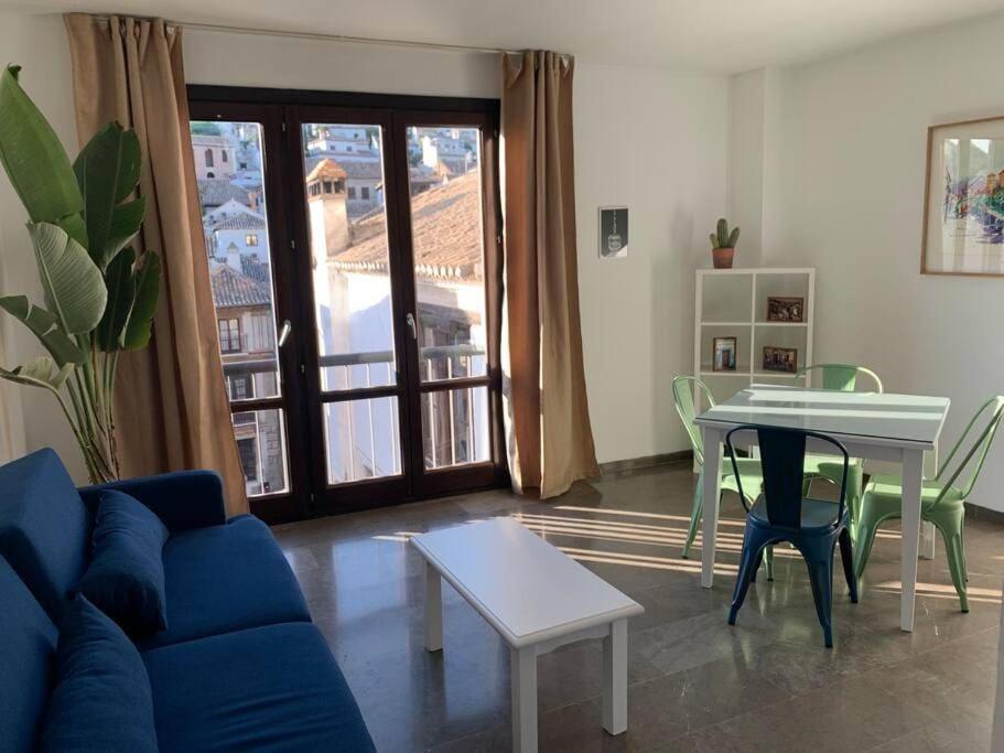 One-Bedroom Apartment - Photo 3