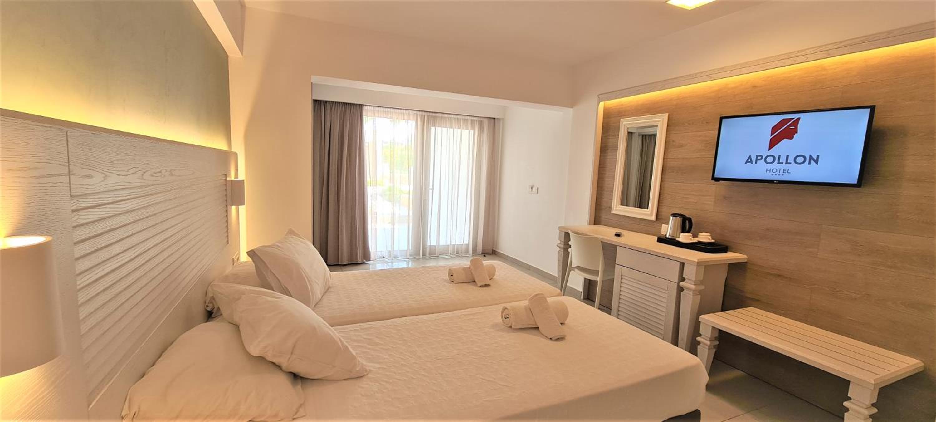 Deluxe Family Pool Area 2
