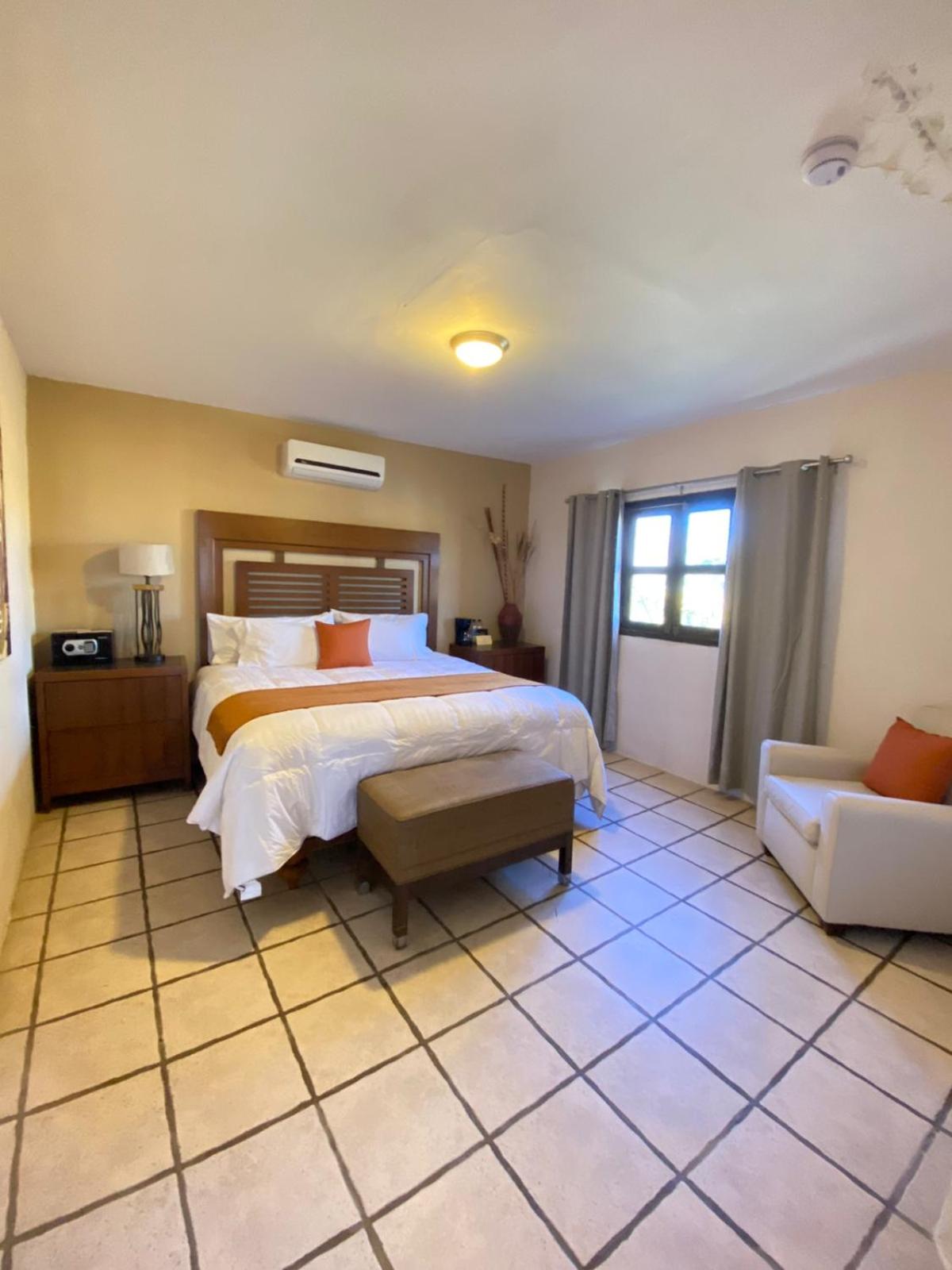 Lobby Queen size room