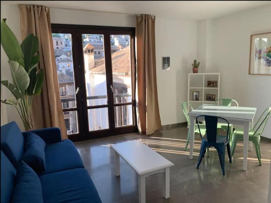 One-Bedroom Apartment - Photo 3