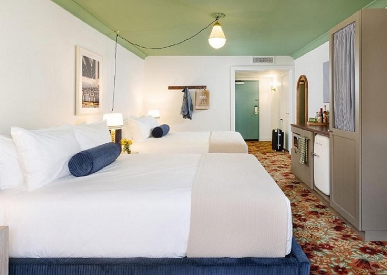 Deluxe Queen Room with Two Queen Beds photo 1