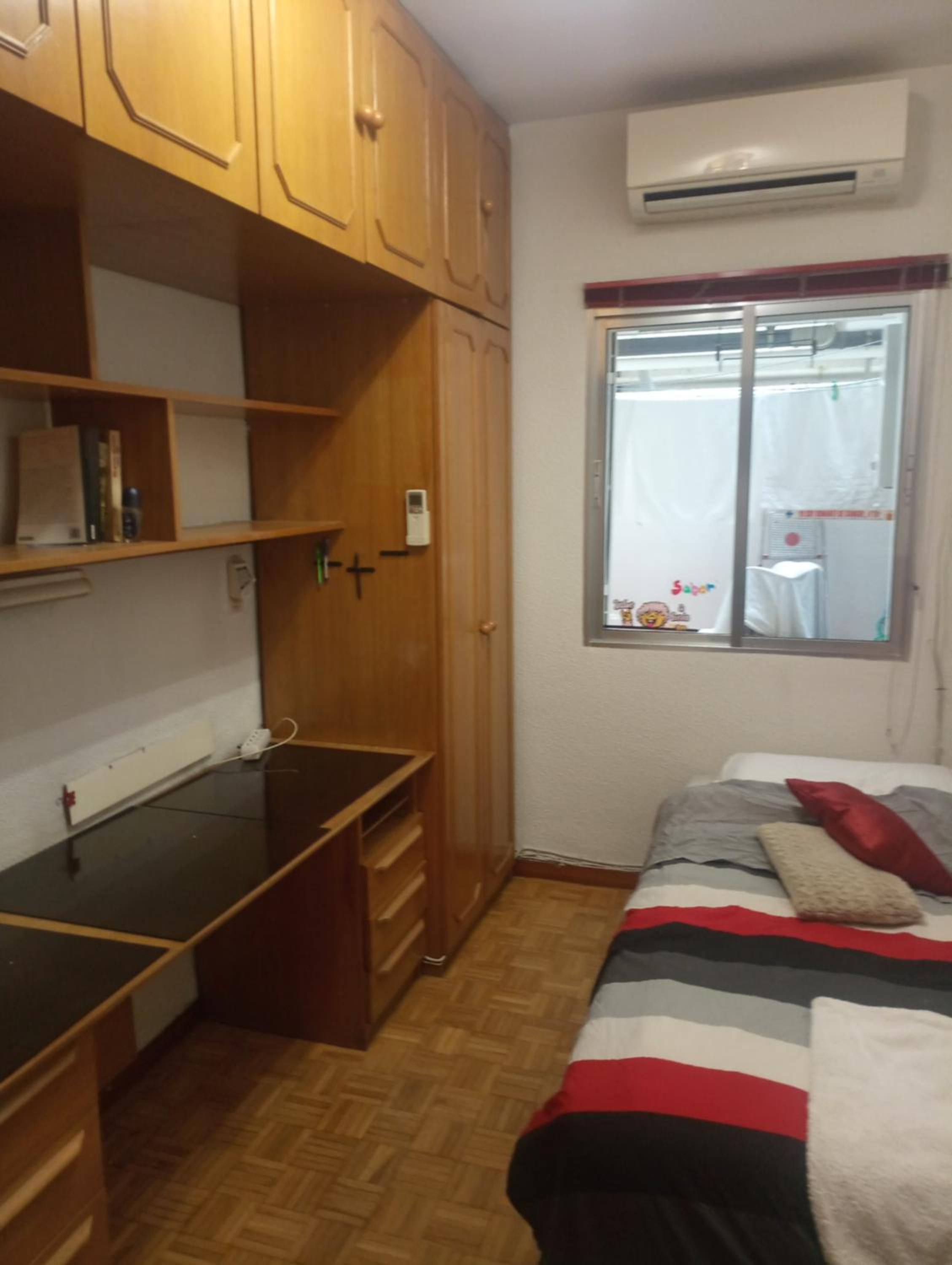 Single Room men only photo 2