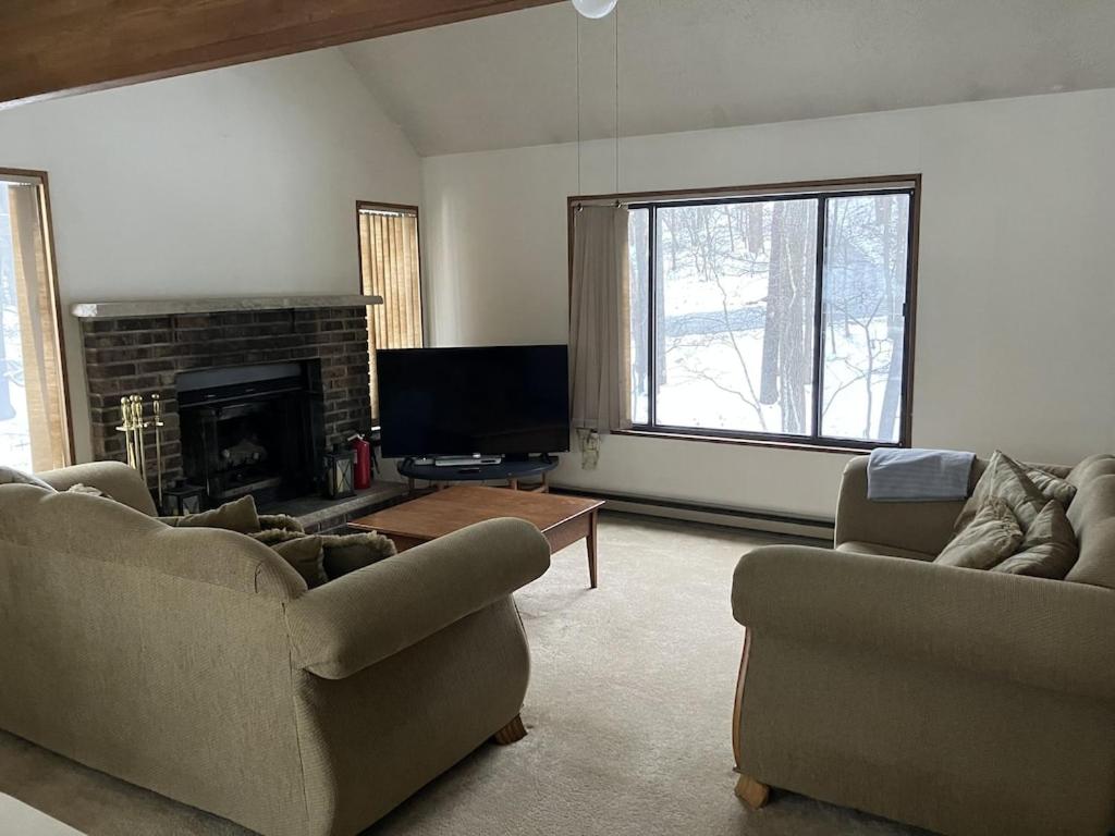 Three-Bedroom House photo 2