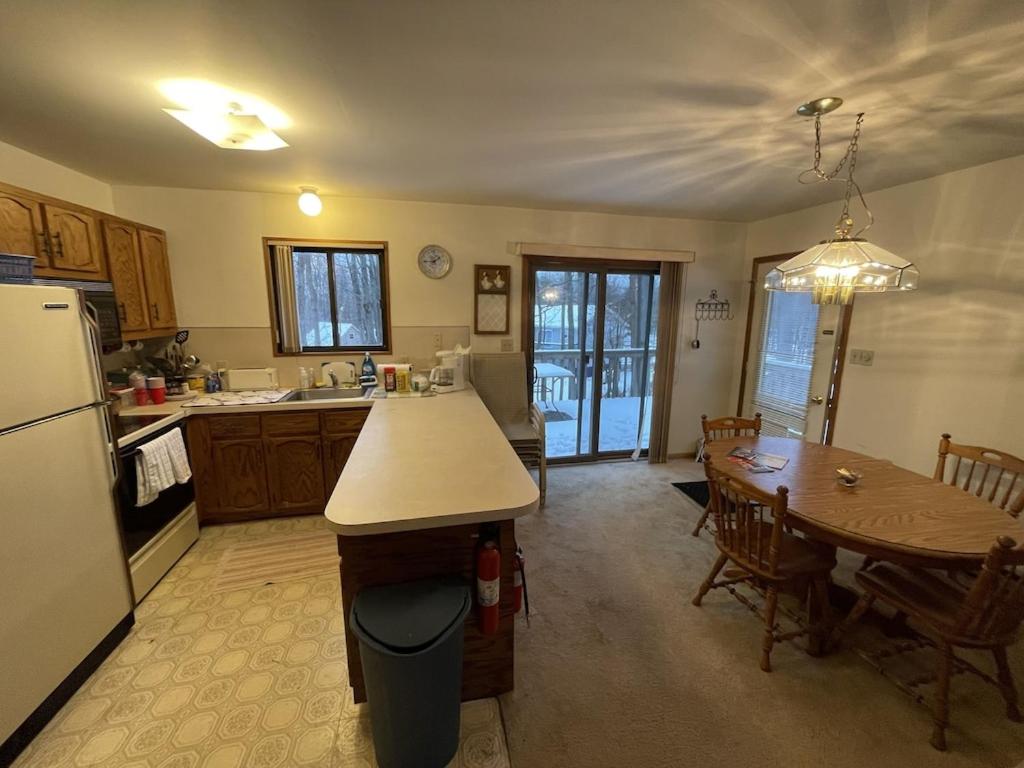 Three-Bedroom House photo 3