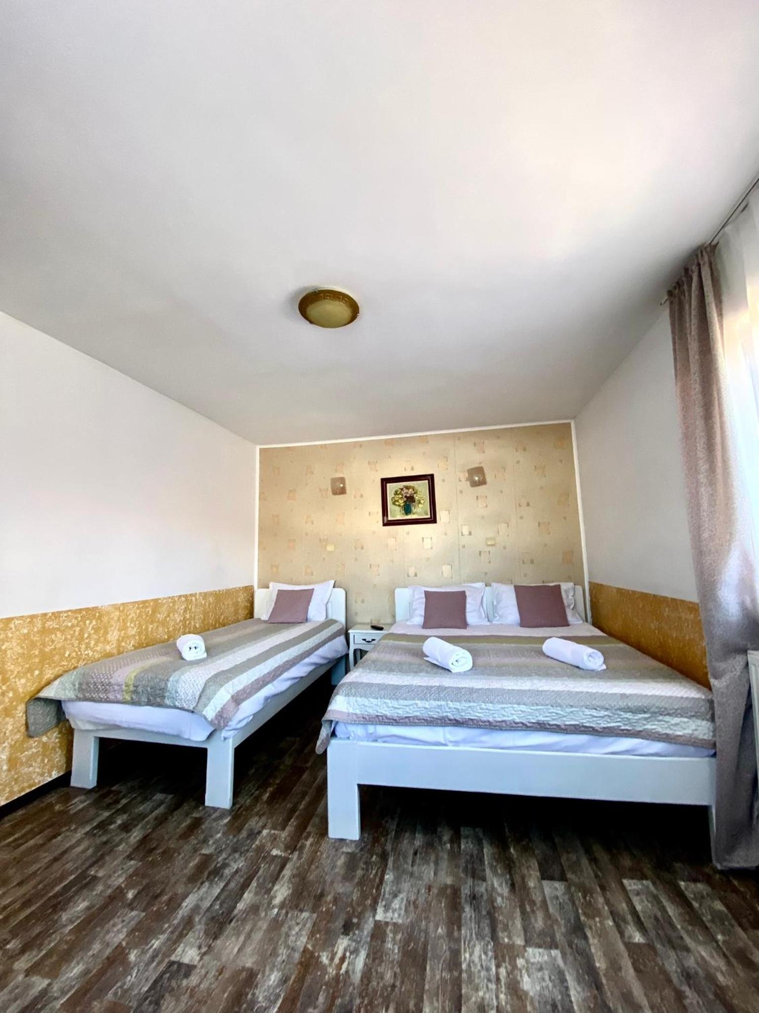 Triple Room - Photo 11