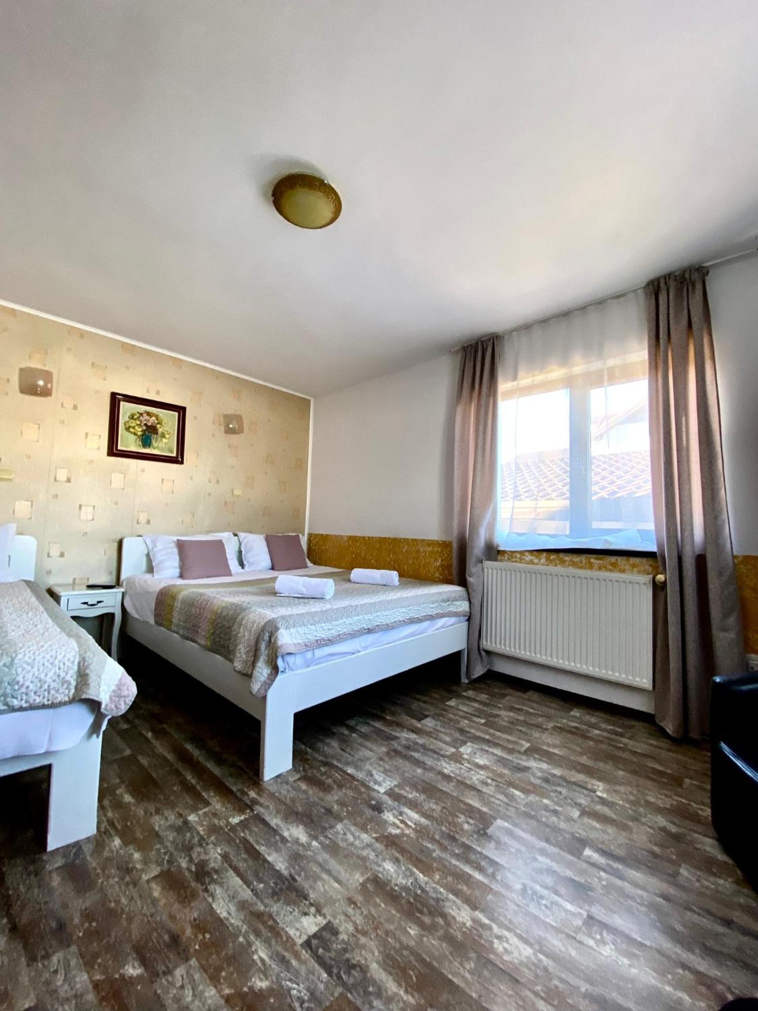 Triple Room - Photo 13
