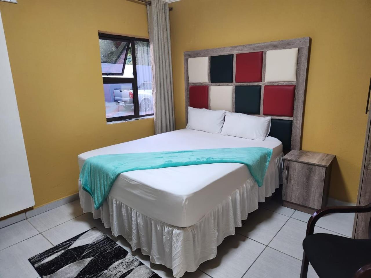 Double Room with Private Bathroom - Photo 11