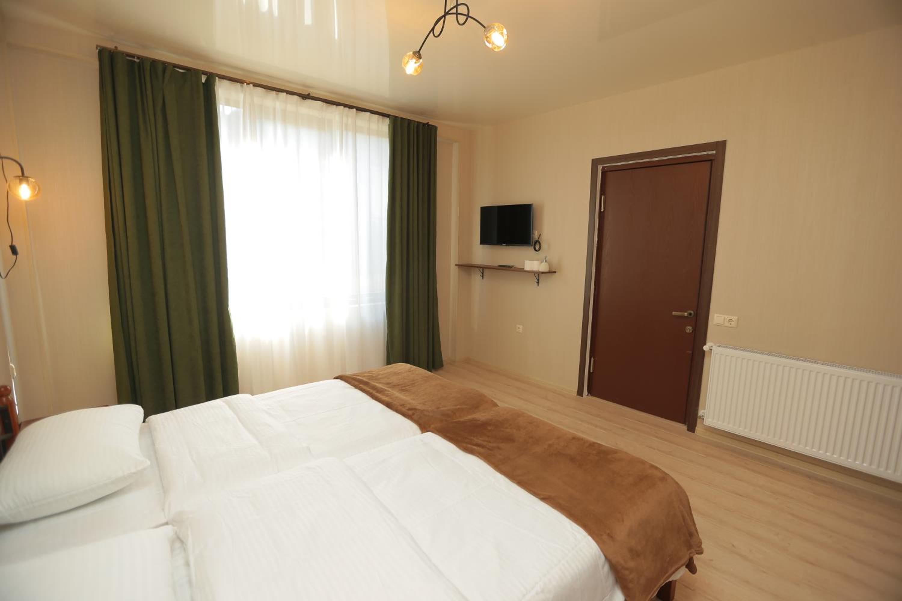 Standard Twin Room - Photo 4