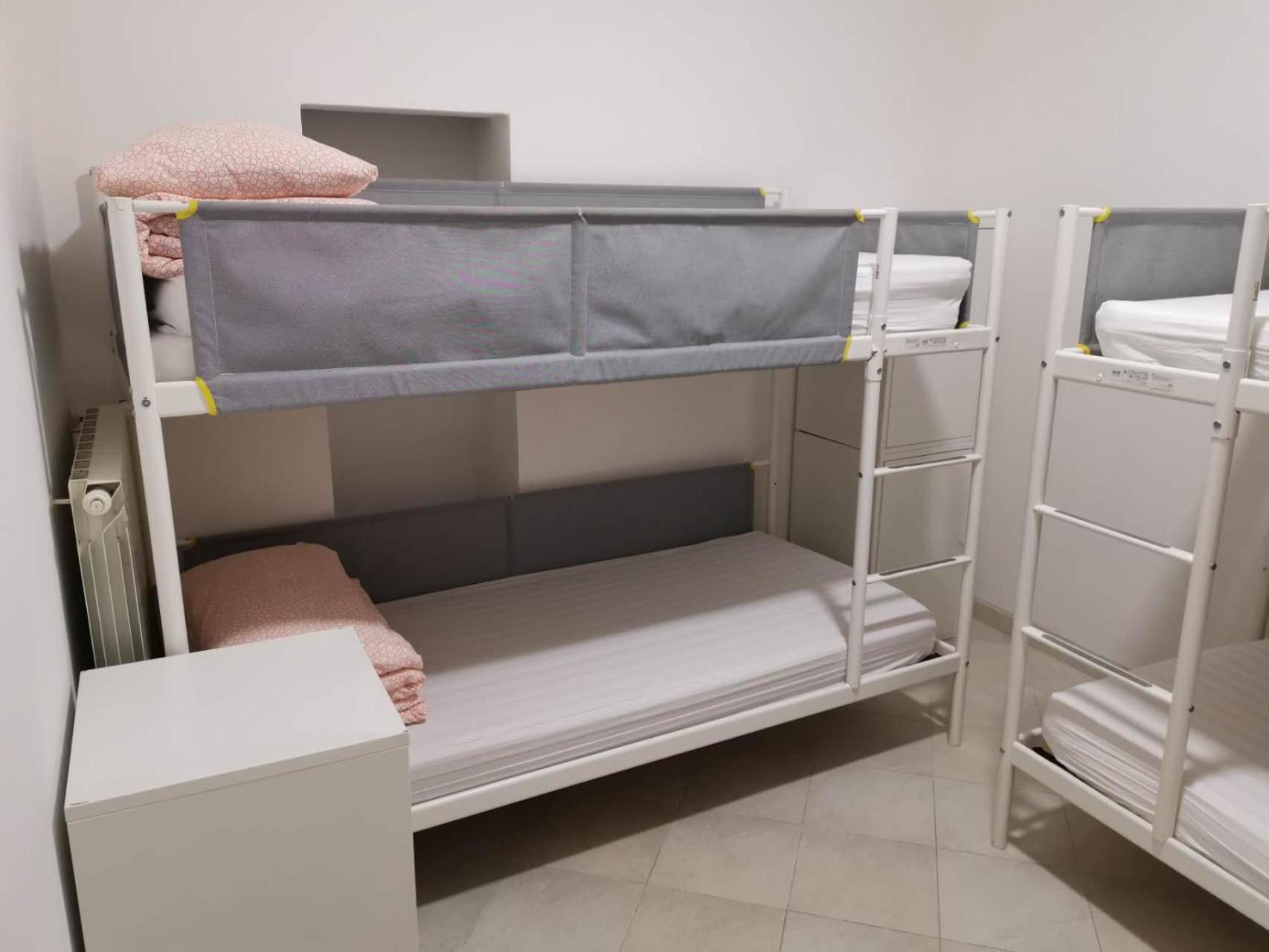 Single Bed in Mixed Dormitory Room