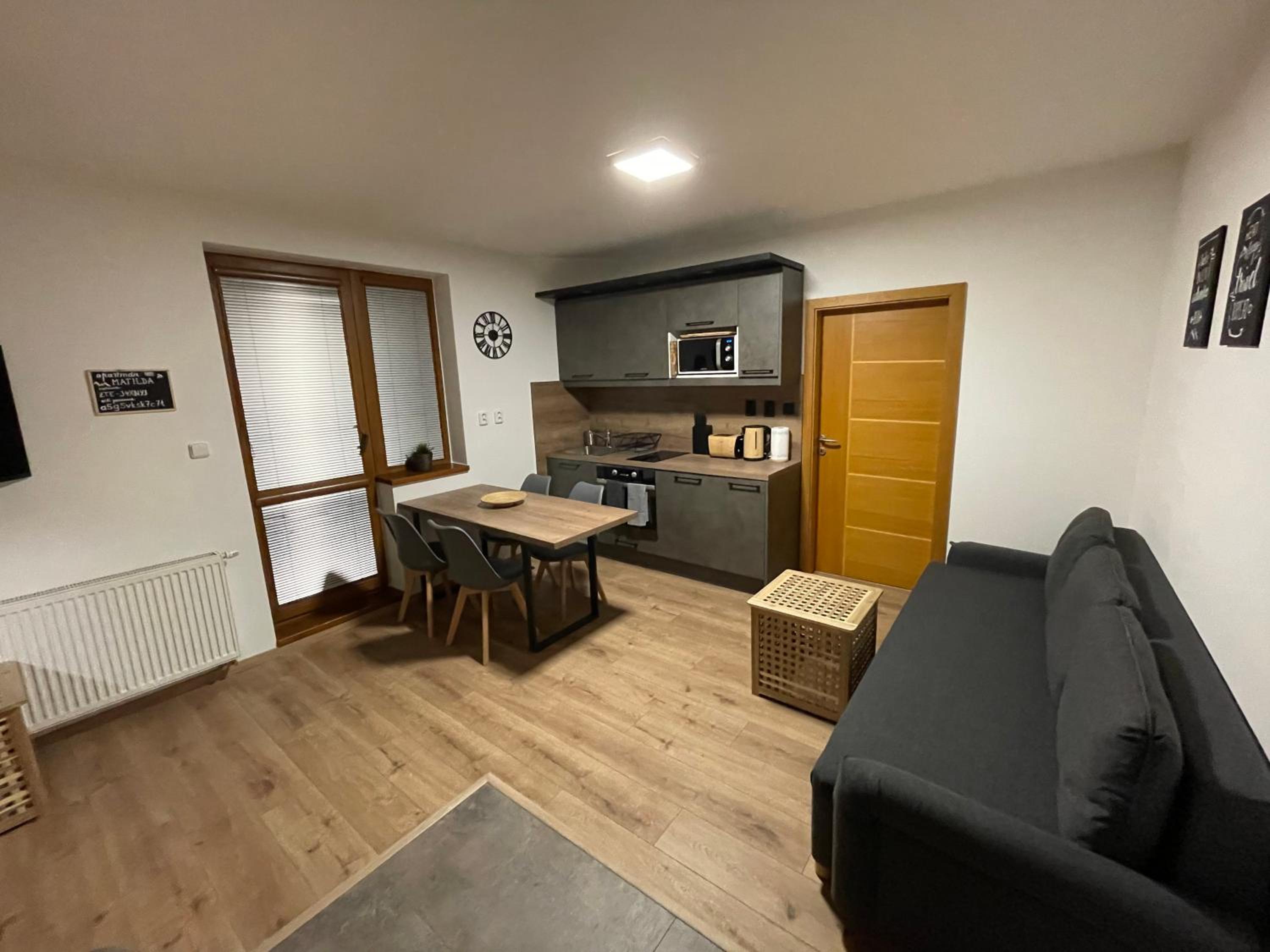 Apartment with Terrace - Photo 11