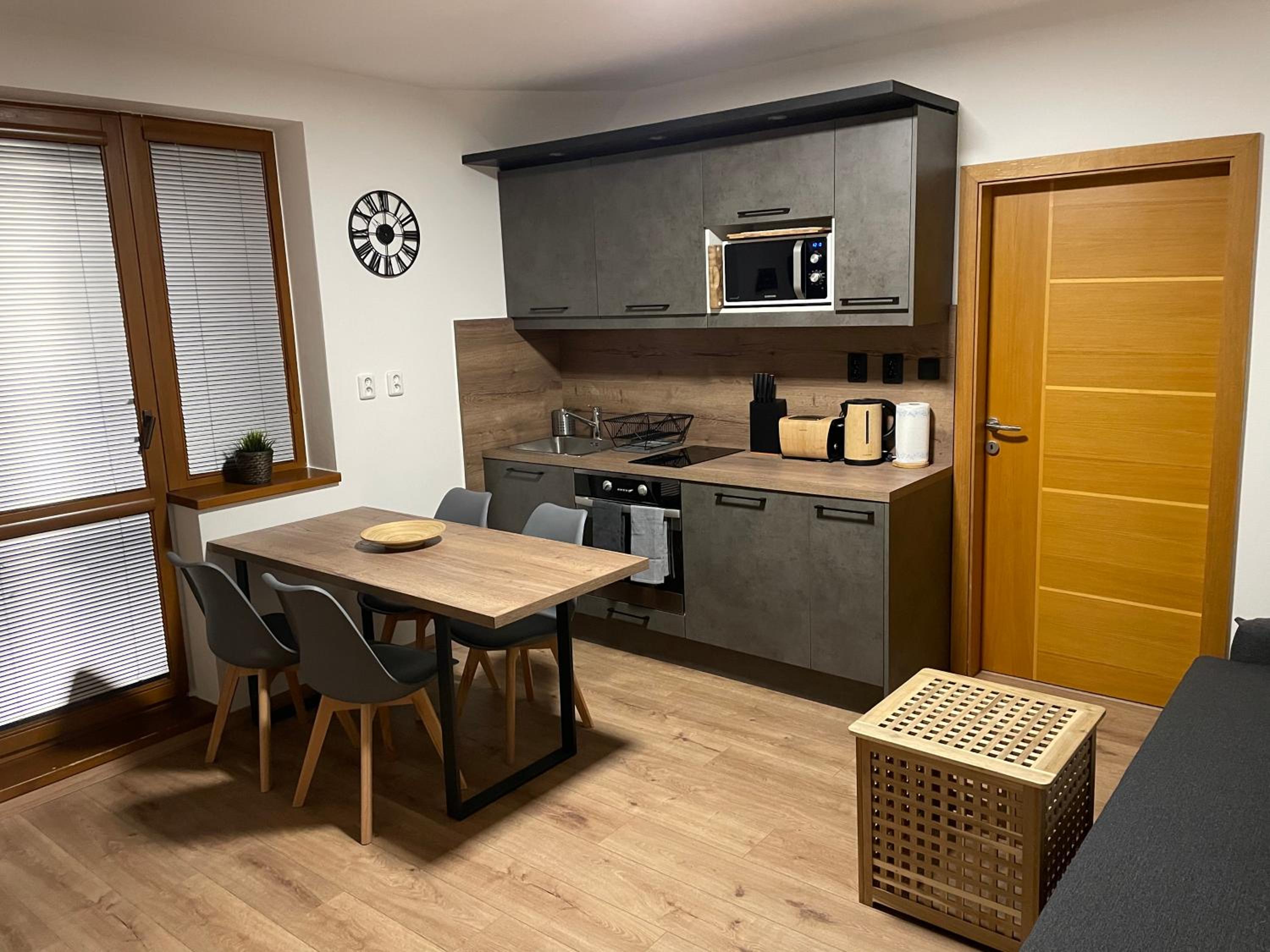 Apartment with Terrace - Photo 5
