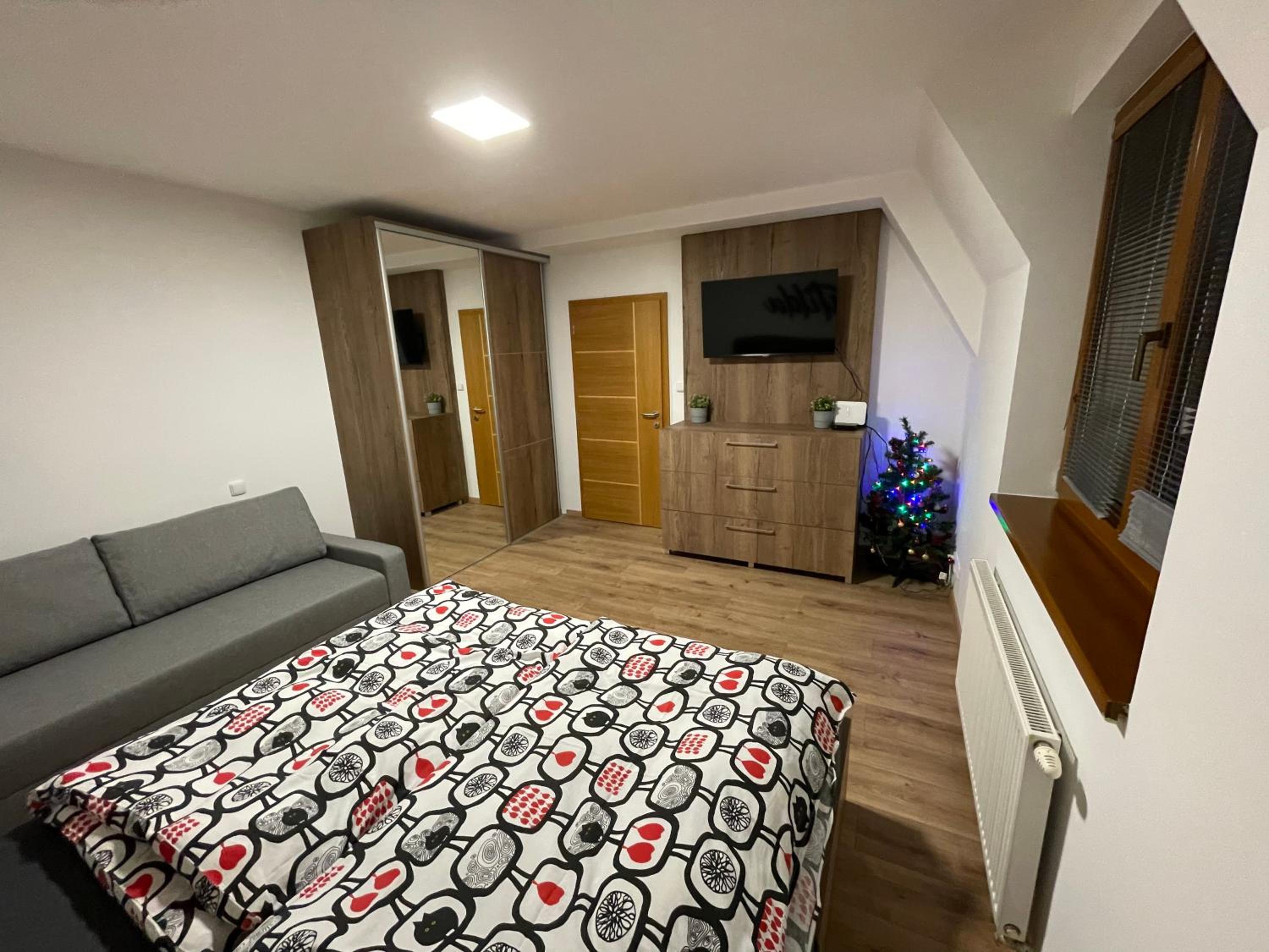 Apartment with Terrace - Photo 6