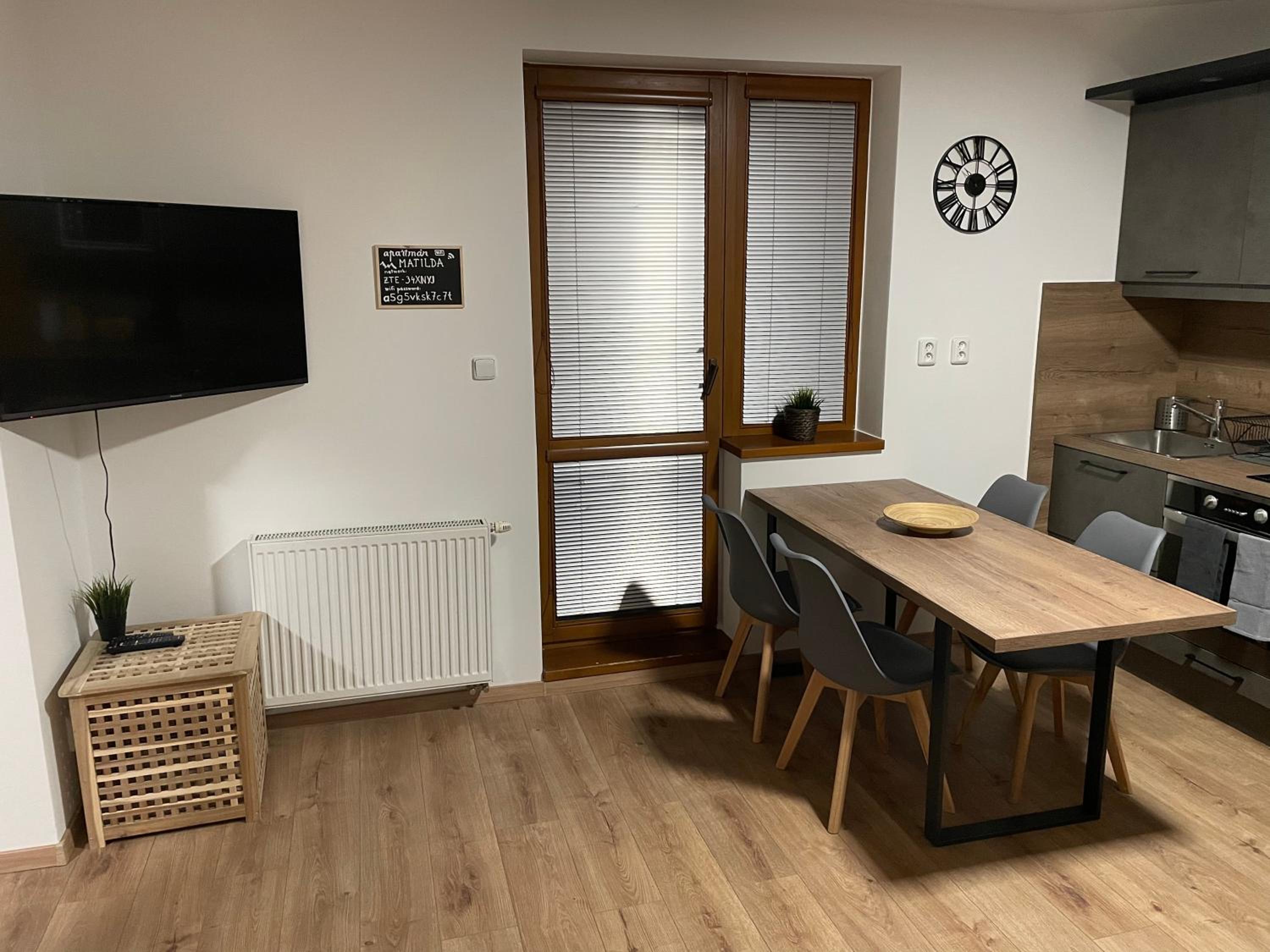 Apartment with Terrace - Photo 8