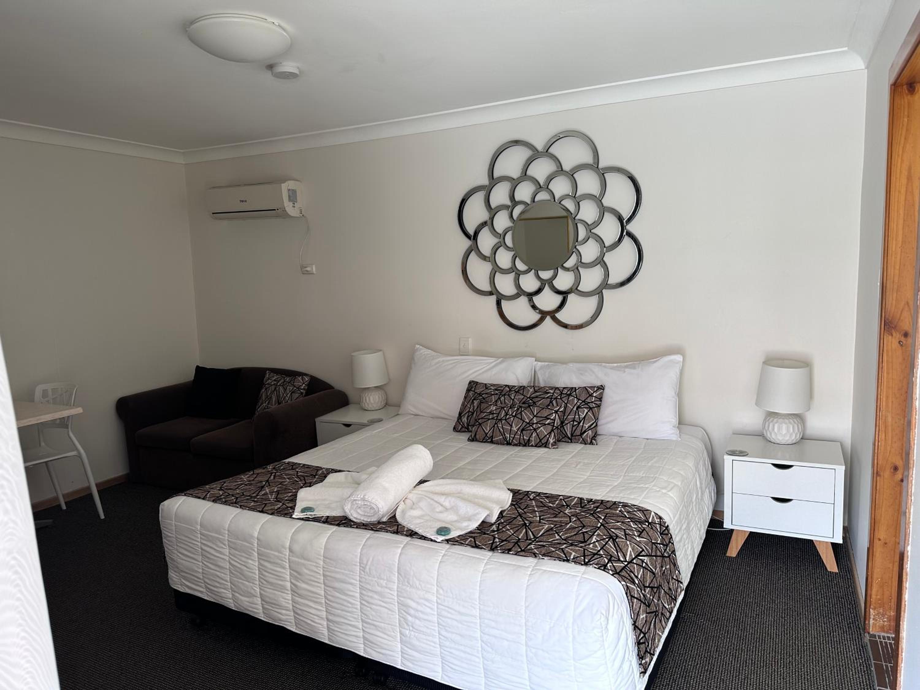 Deluxe King Room photo 3