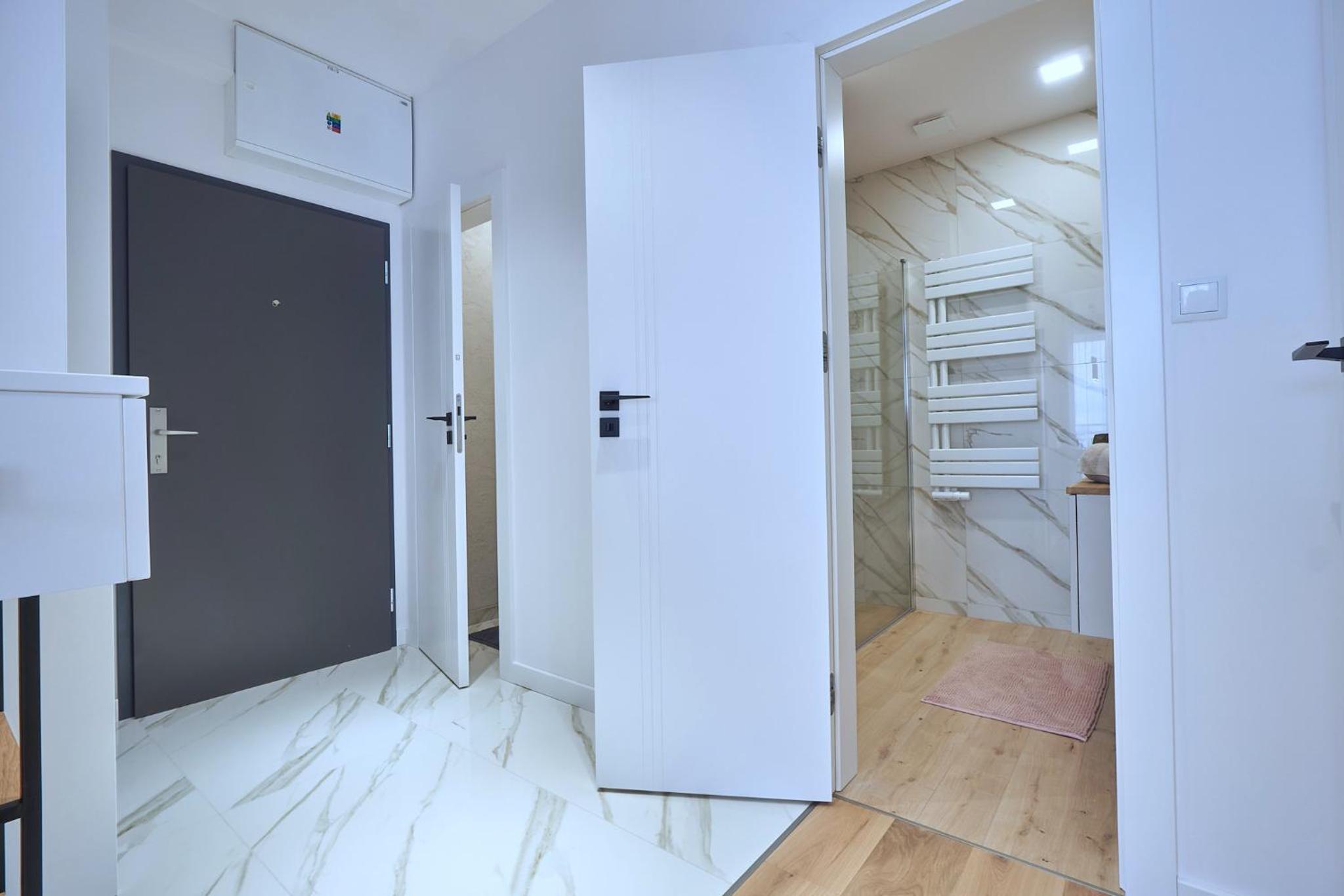 One-Bedroom Apartment - Photo 34