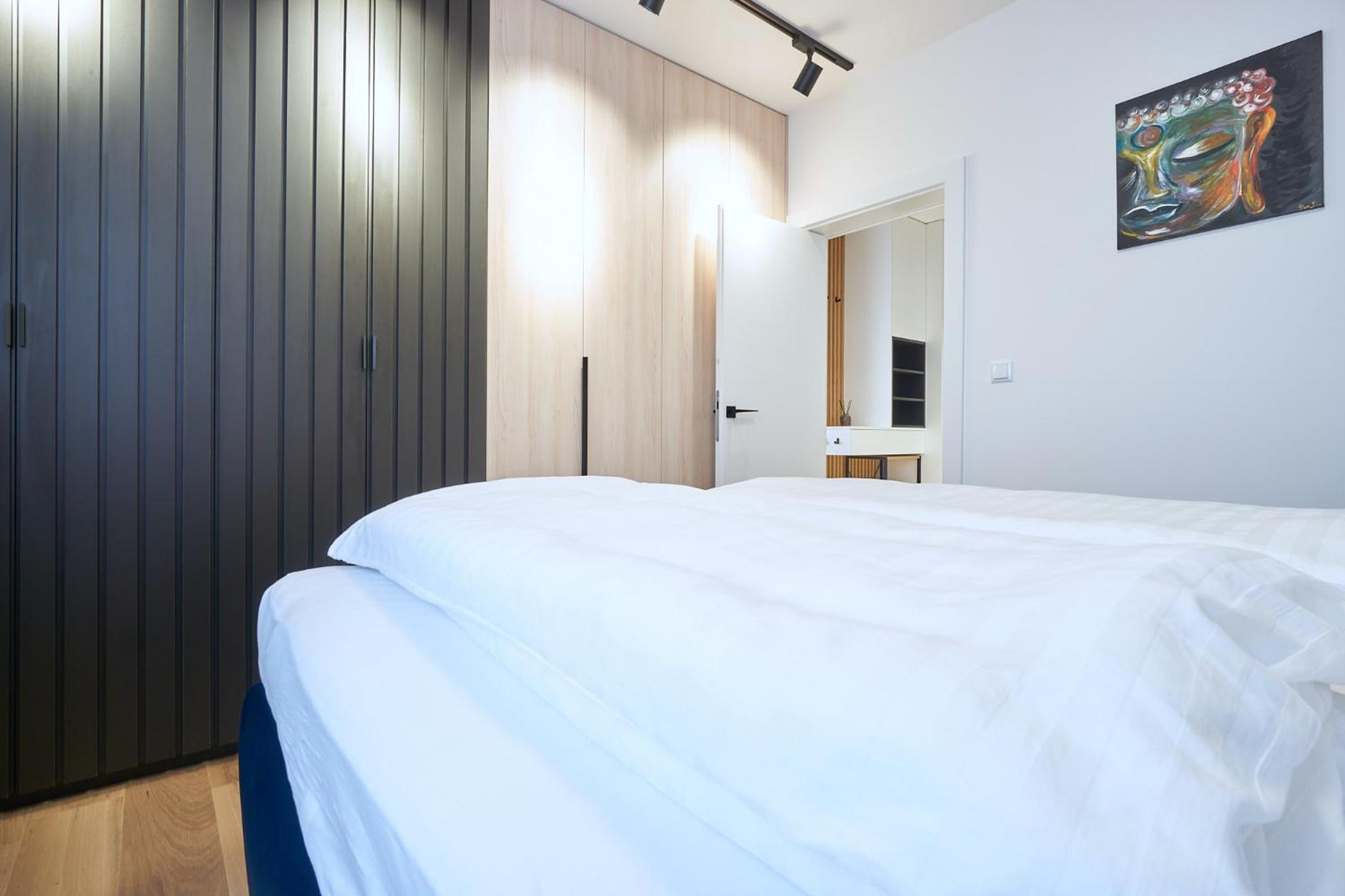 One-Bedroom Apartment - Photo 3
