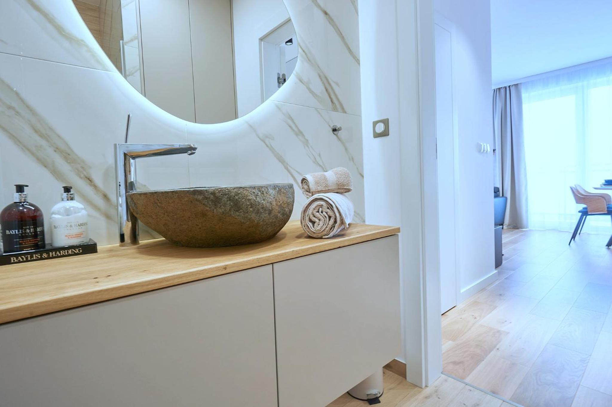 One-Bedroom Apartment - Photo 5