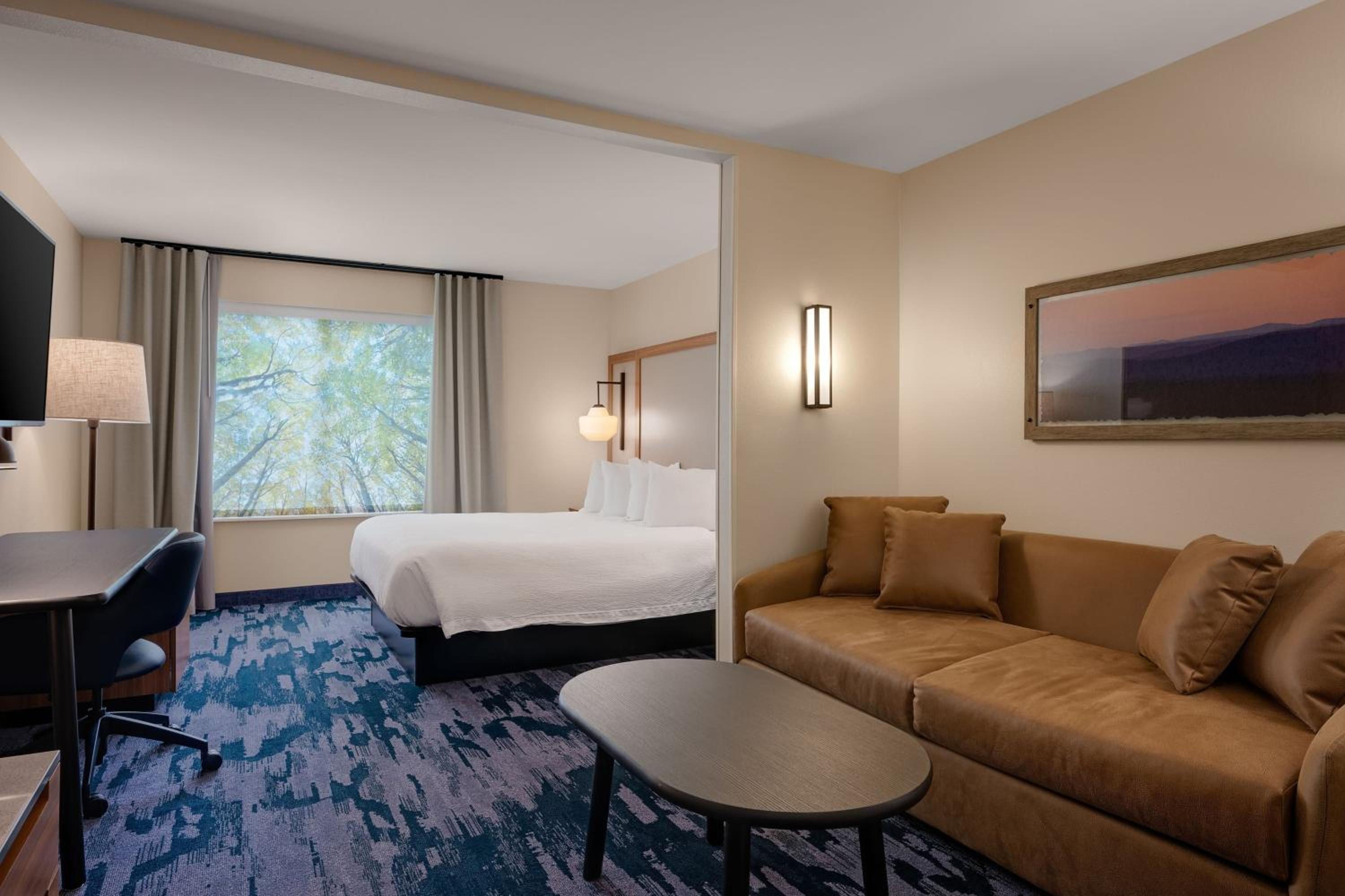 King Room with Sofa Bed - Photo 2
